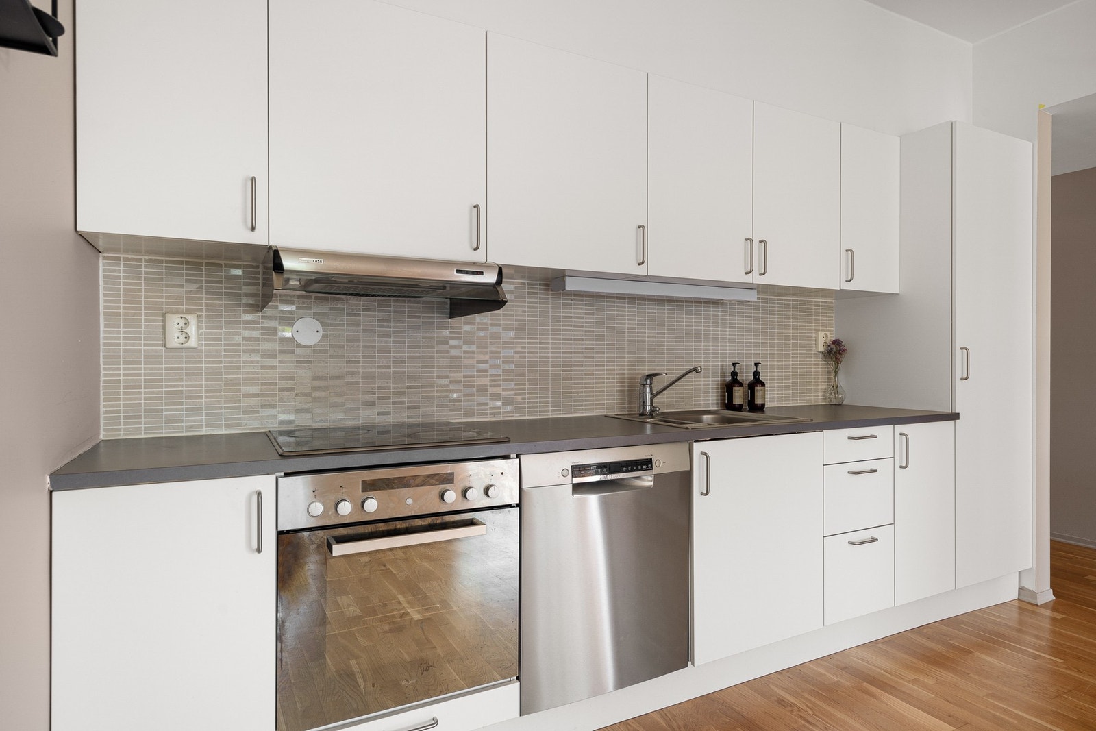 Leiligheten er fra 2014 og har fått tilstandsgrad 1 (TG1) på alle punkter i takstrapporten fra takstmann. Galleribilde