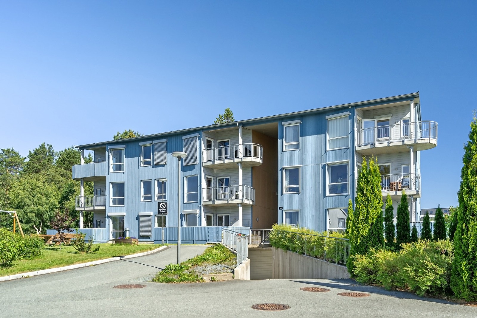 Det medfølger parkeringsplass i parkeringskjeller. Galleribilde