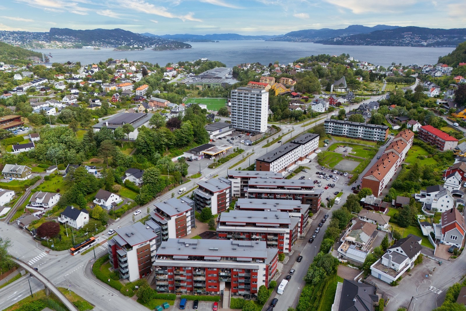 Kort vei til Laksevåg Senter, Sjøkrigsskolen, Vestkanten Storsenter og Haakonsvern Galleribilde