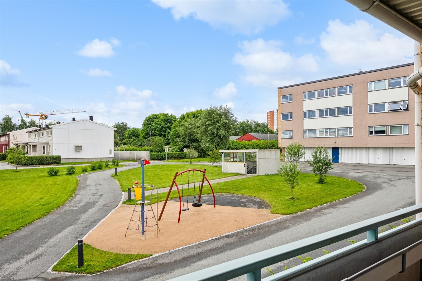 Flott utsikt over ett av flere parkområder i borettslaget Galleribilde