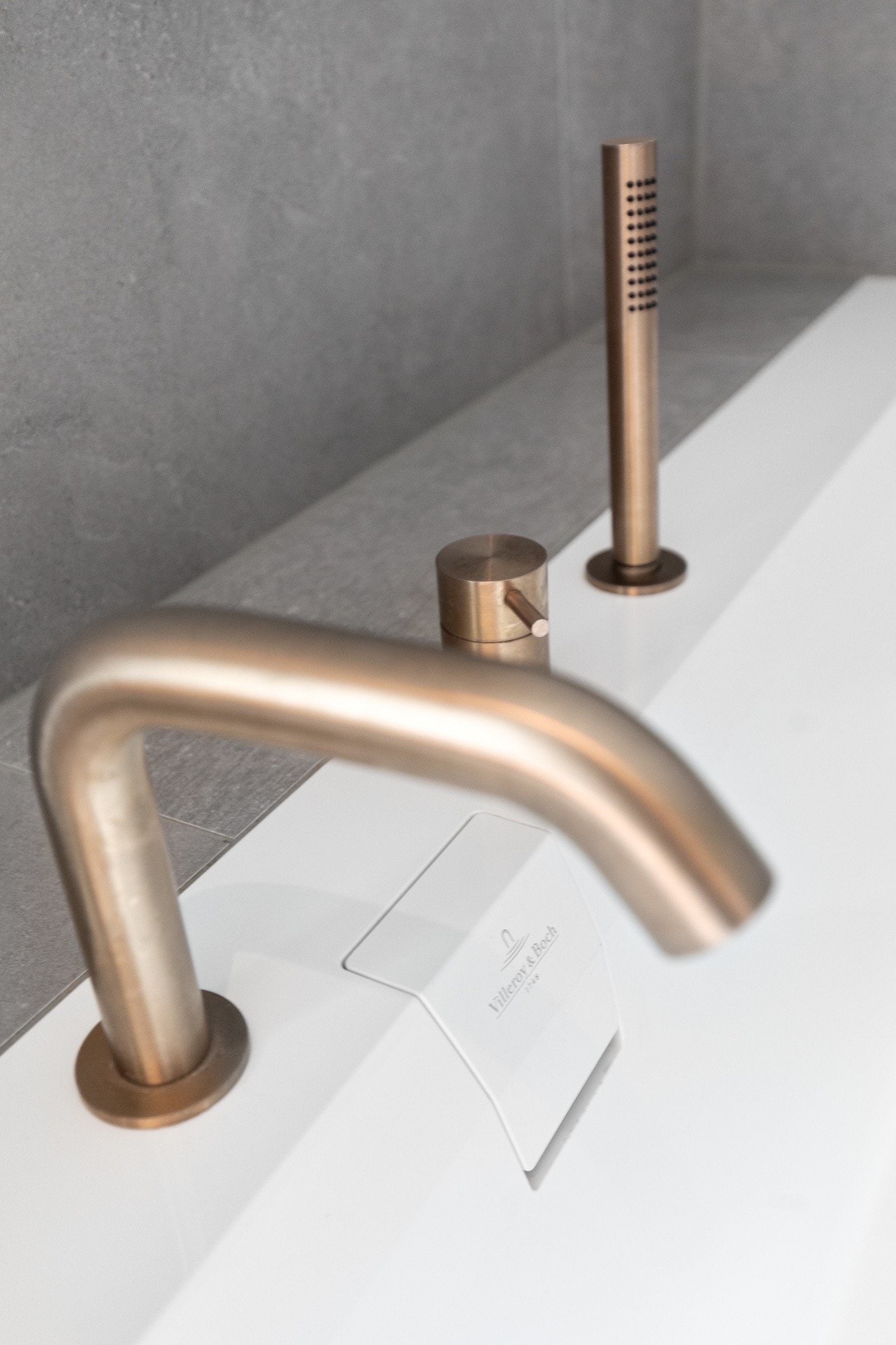 Badet har lekre detaljer som integrerte armaturer fra Gessi, fliser og innredning fra Modena Galleribilde