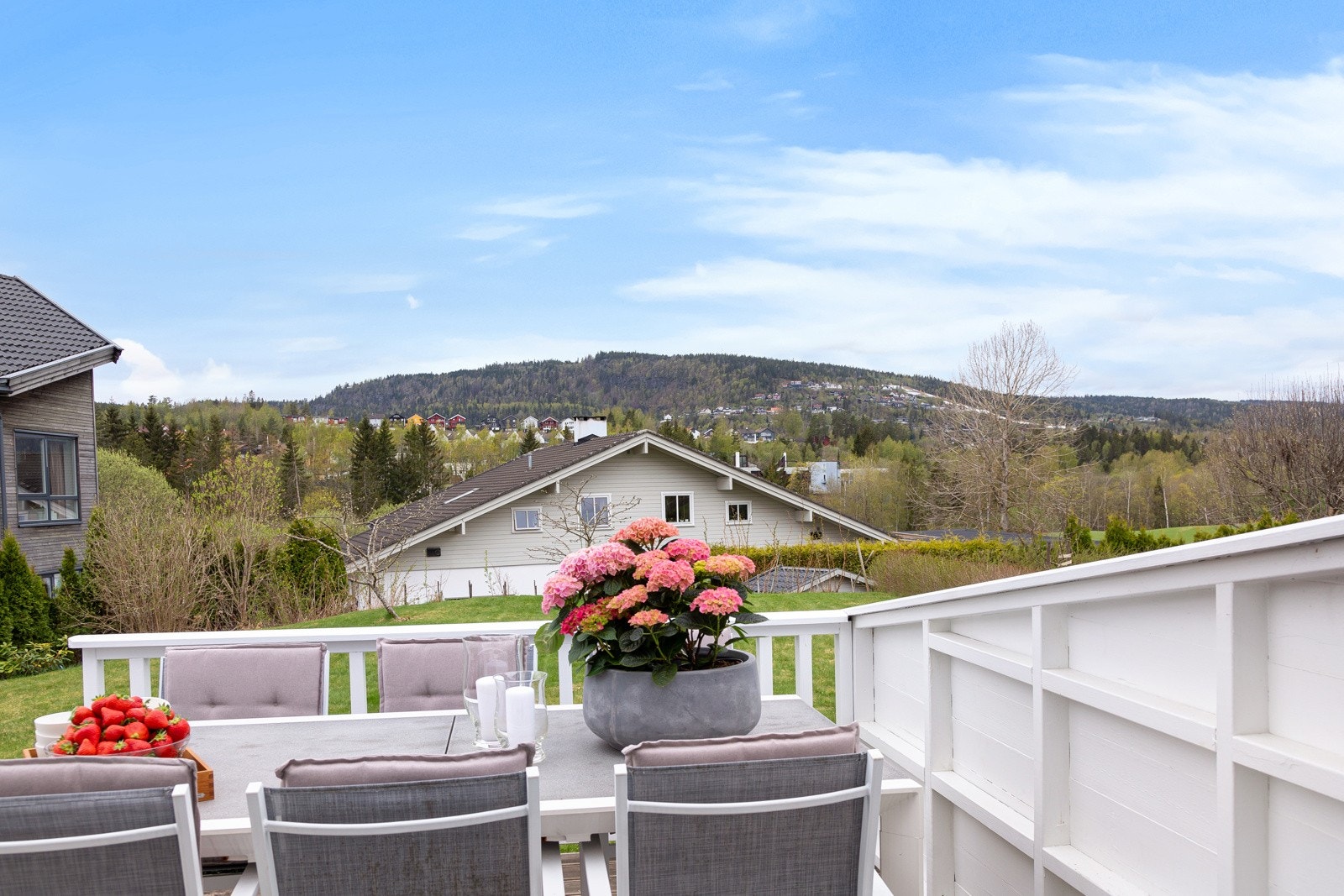 Her bor man markanært og naturskjønt til Galleribilde