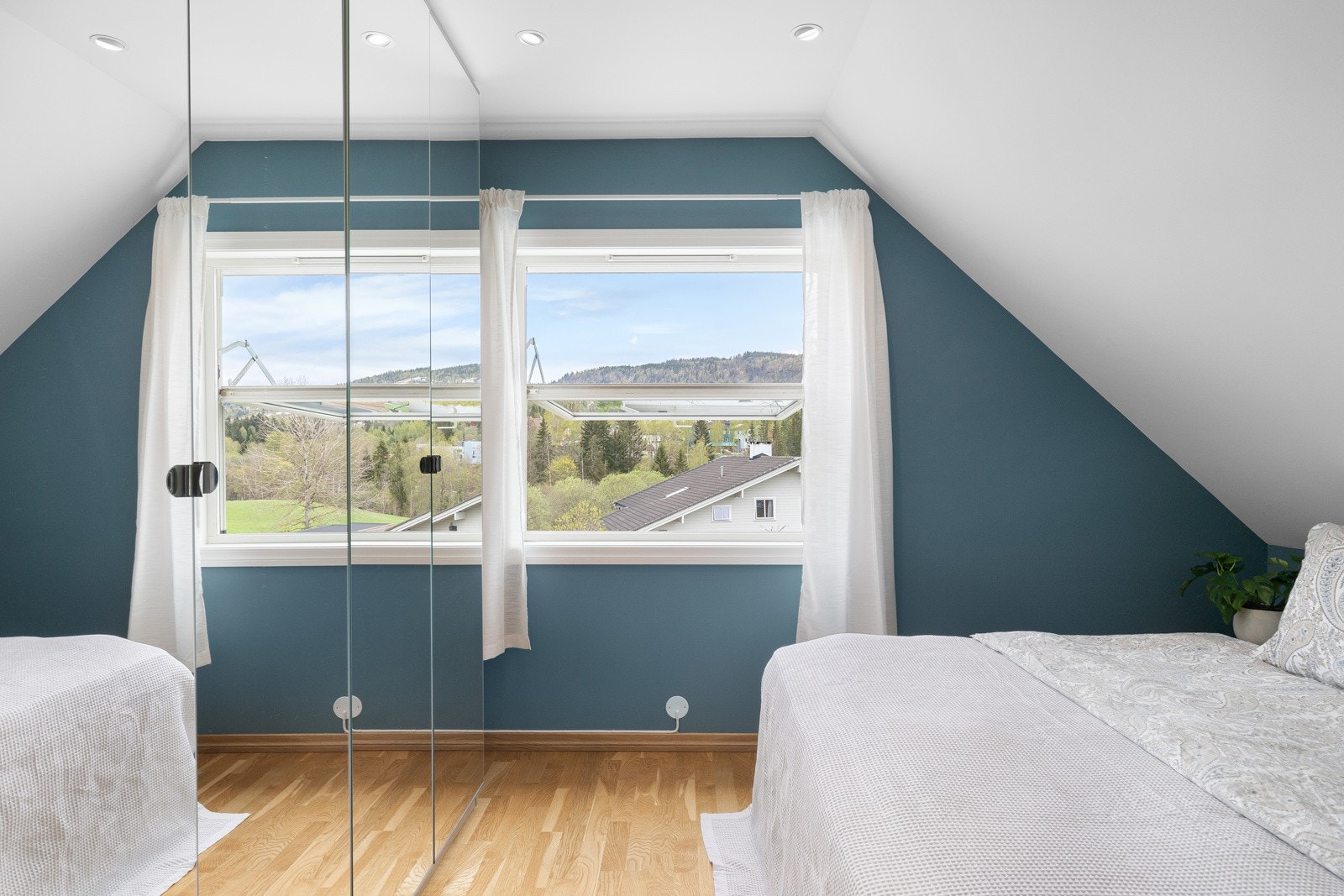 Herlig utsikt fra hovedsoverommet Galleribilde