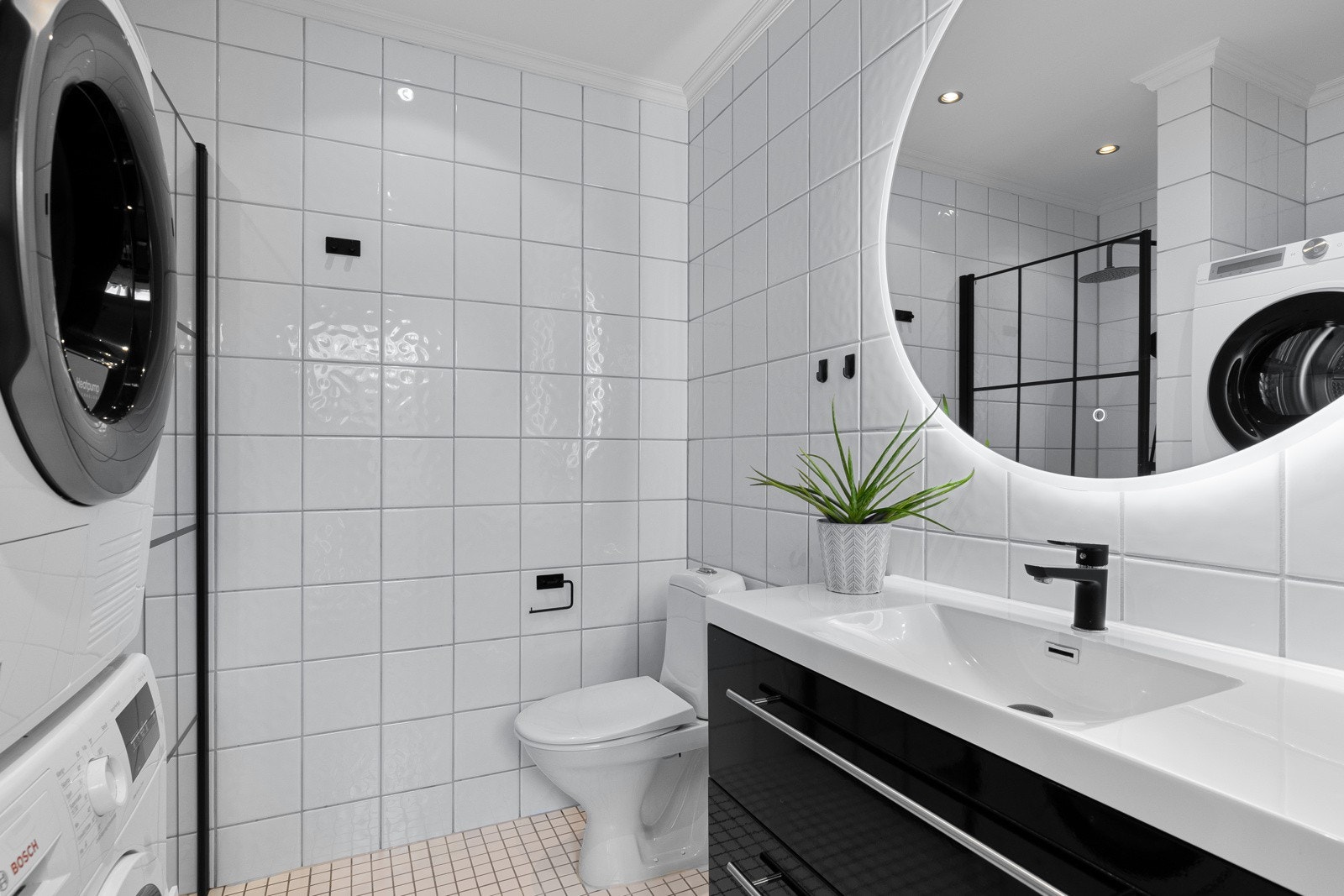 Bad tilknyttet hybeldelen har ny innredning fra 2021 Galleribilde