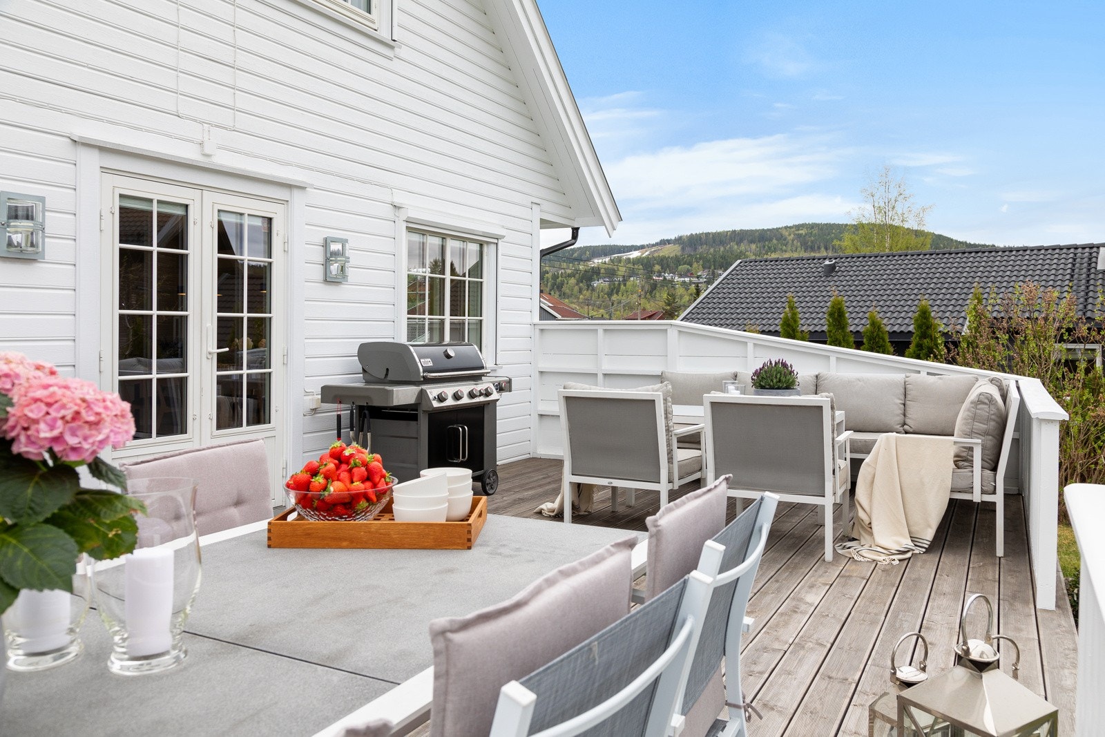 Boligens terrasse er på 35 kvm og flotte solforhold Galleribilde