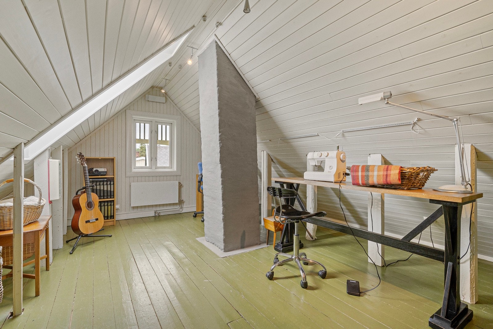 Stort loftsrom med mange bruksmuligheter Galleribilde