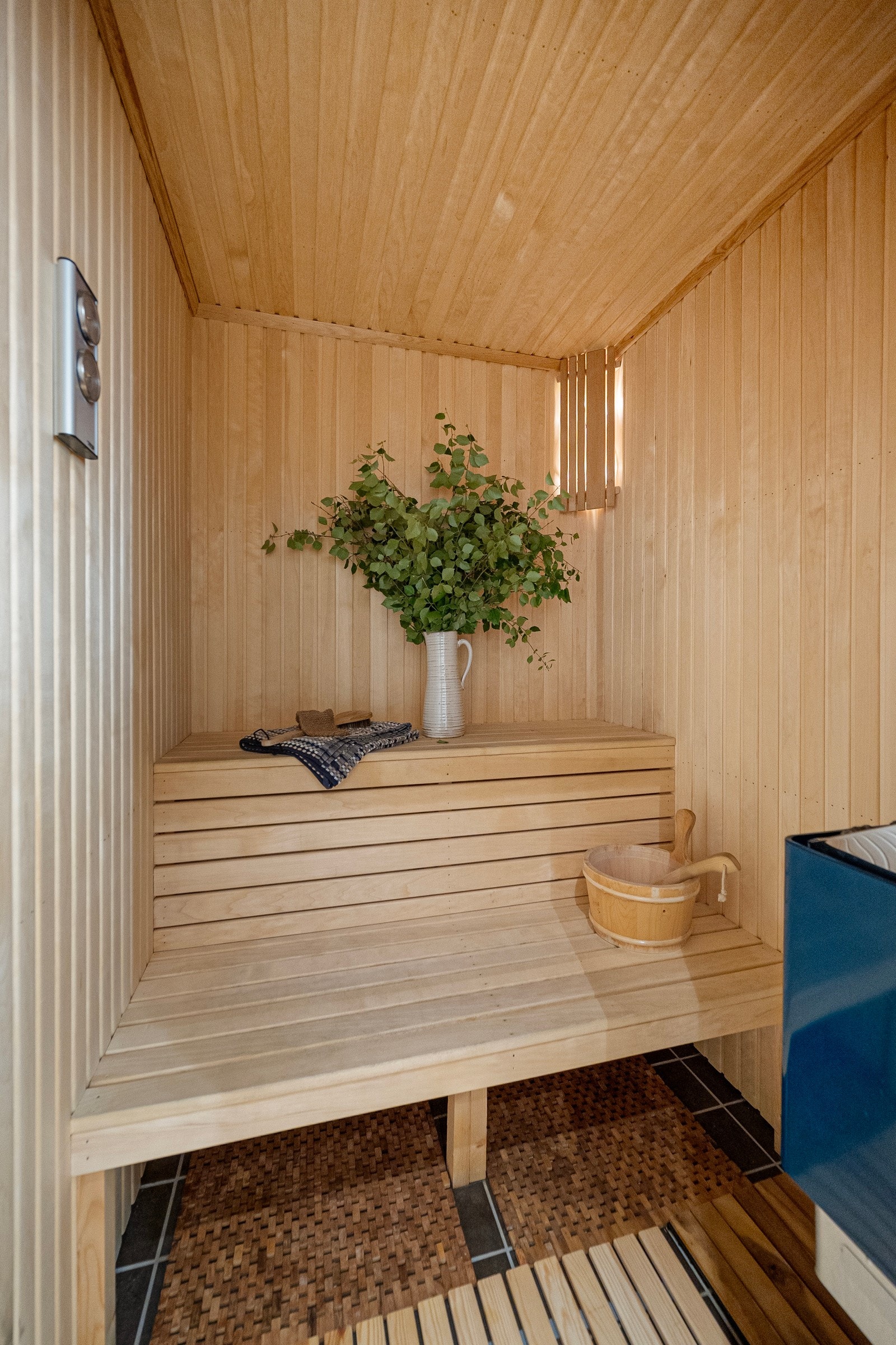 Fra badet i underetasjen er det inngang til badstuen Galleribilde