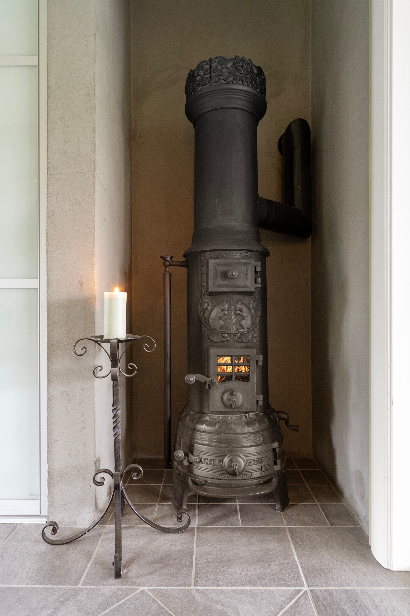 I hallen finnes også en nostalgisk rundovn Galleribilde