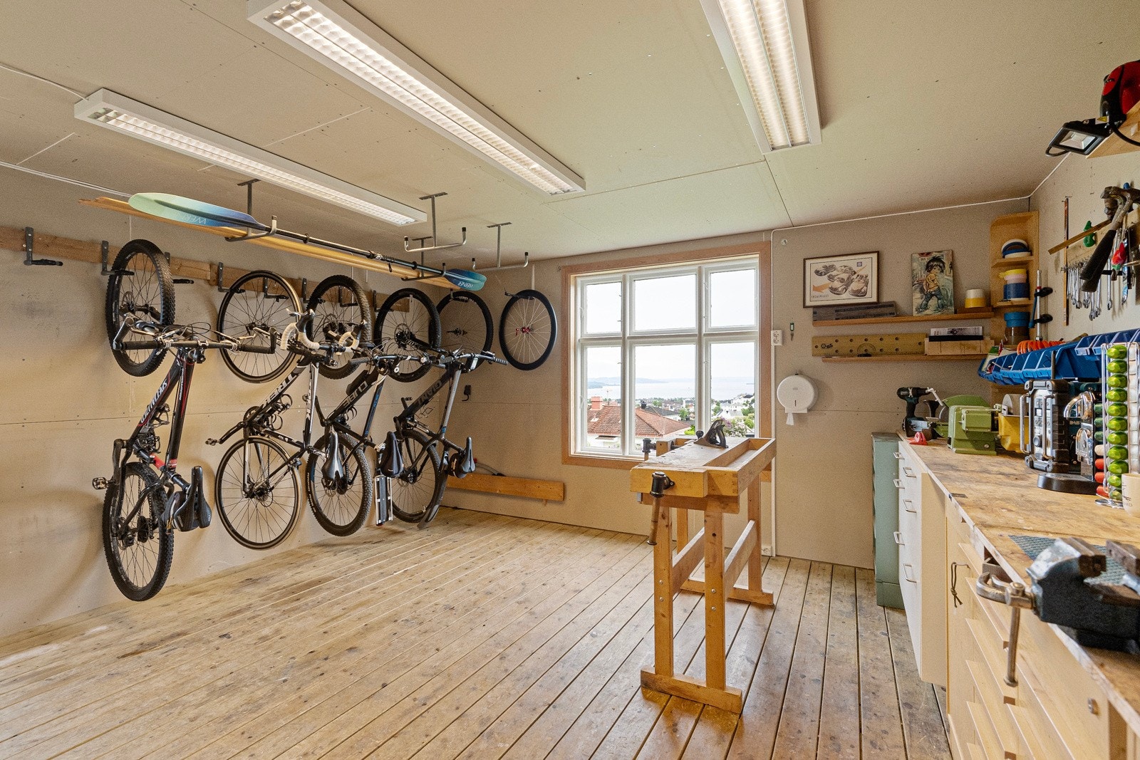 Smørebod/hobbyrom i uthuset Galleribilde