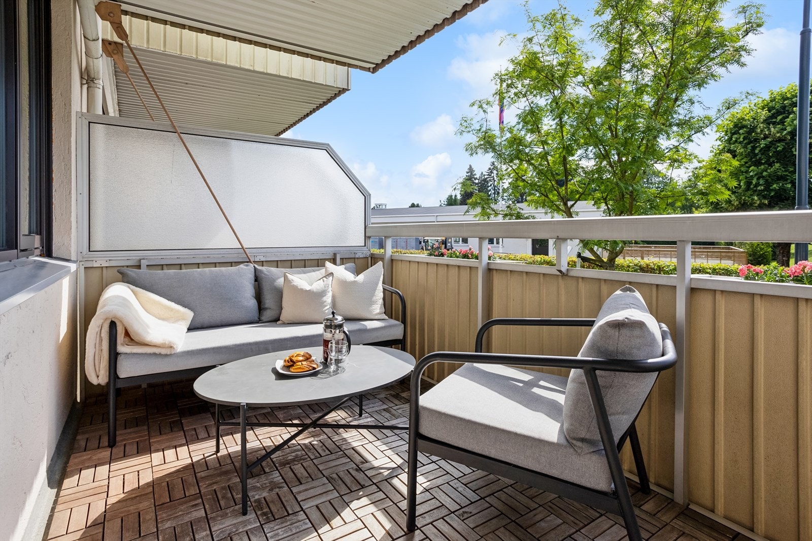 God plass til sittegruppe og grill - nyt både solrike dager og sene sommerkvelder! Galleribilde