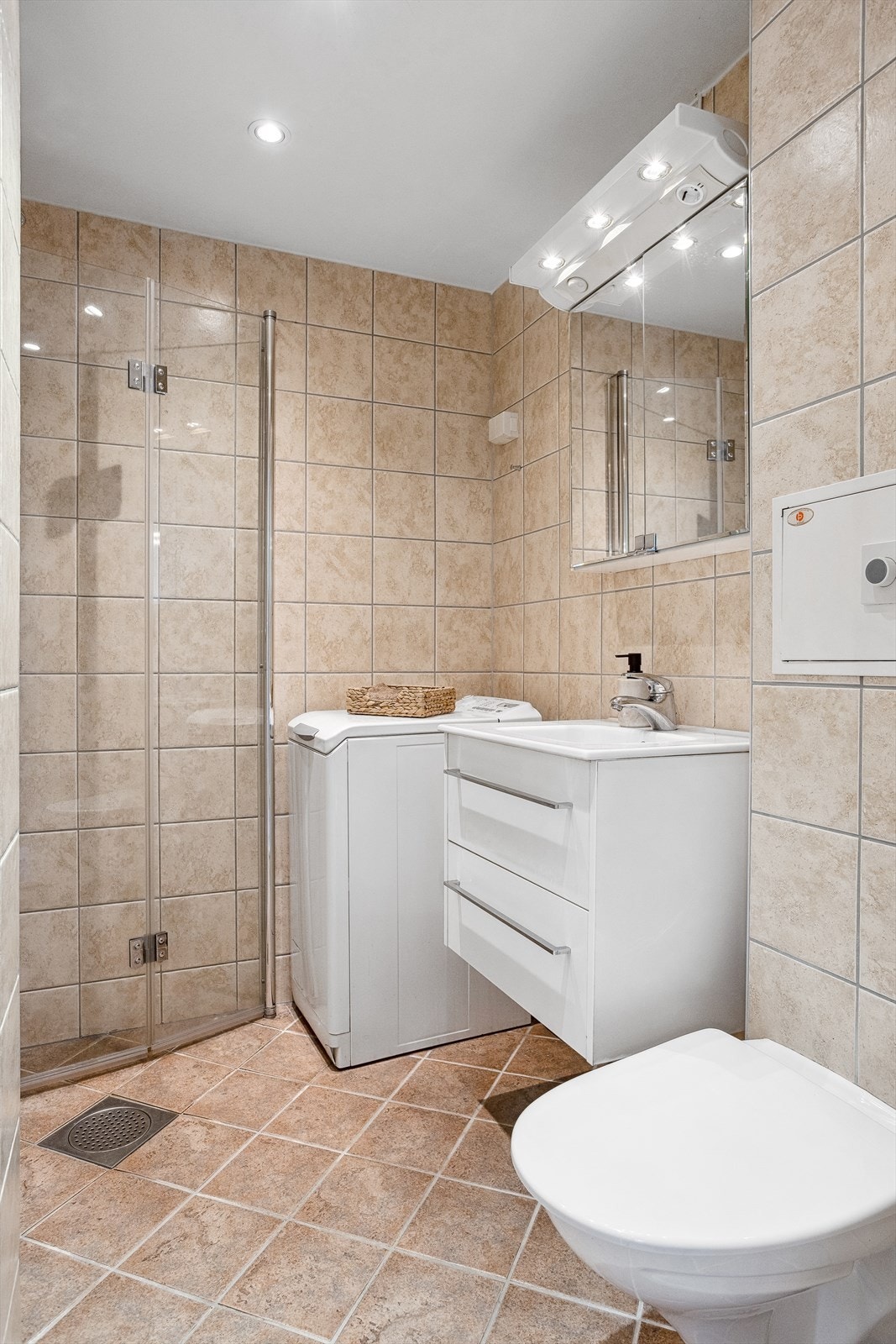 Helfliset bad med varme i gulv. Galleribilde