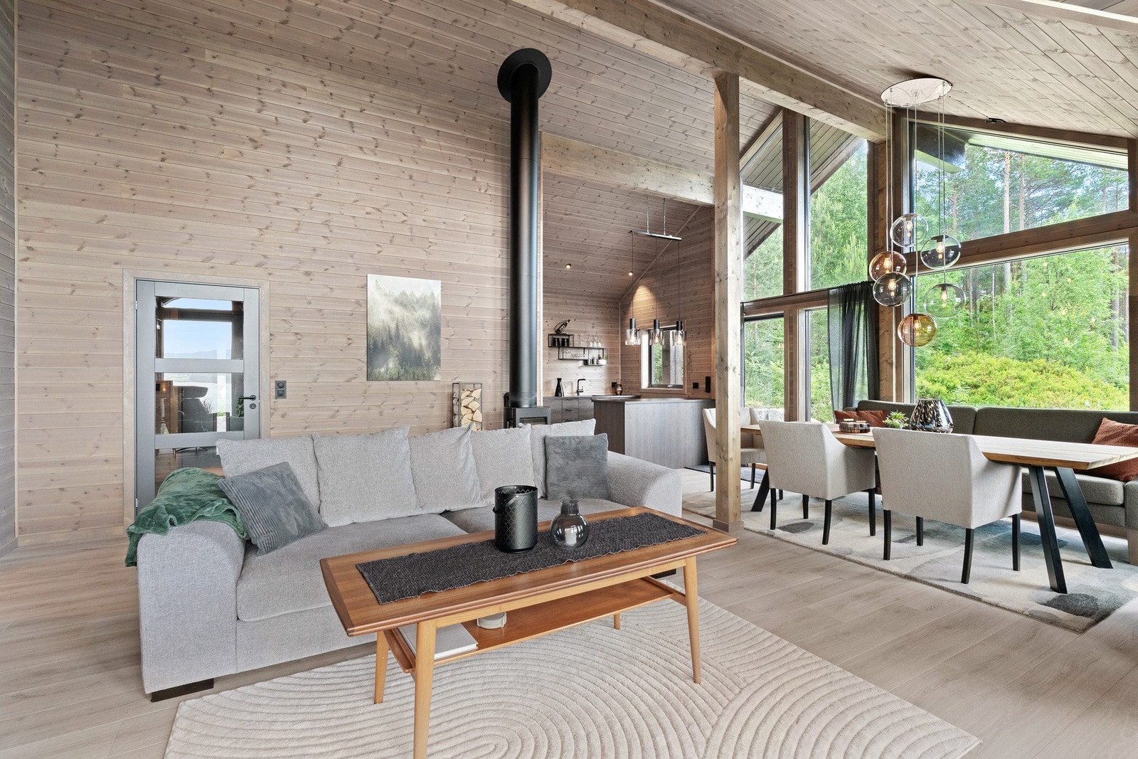 Stue og kjøkken i åpen løsning Galleribilde