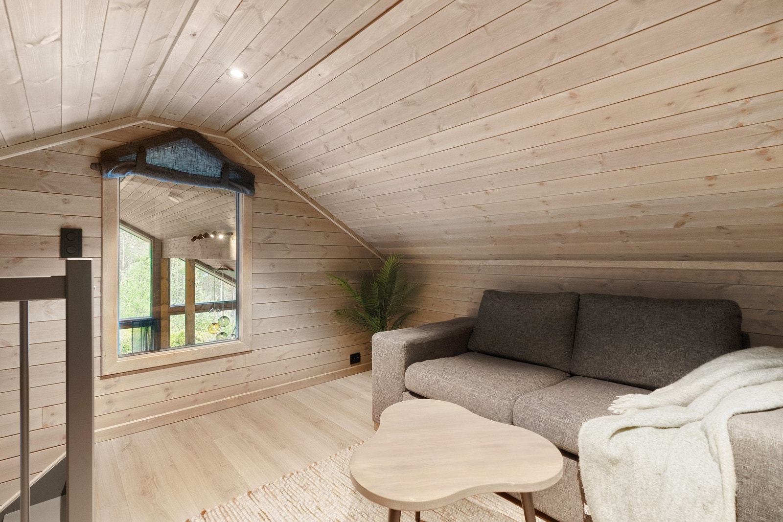 Innredet TV-stue på hems Galleribilde