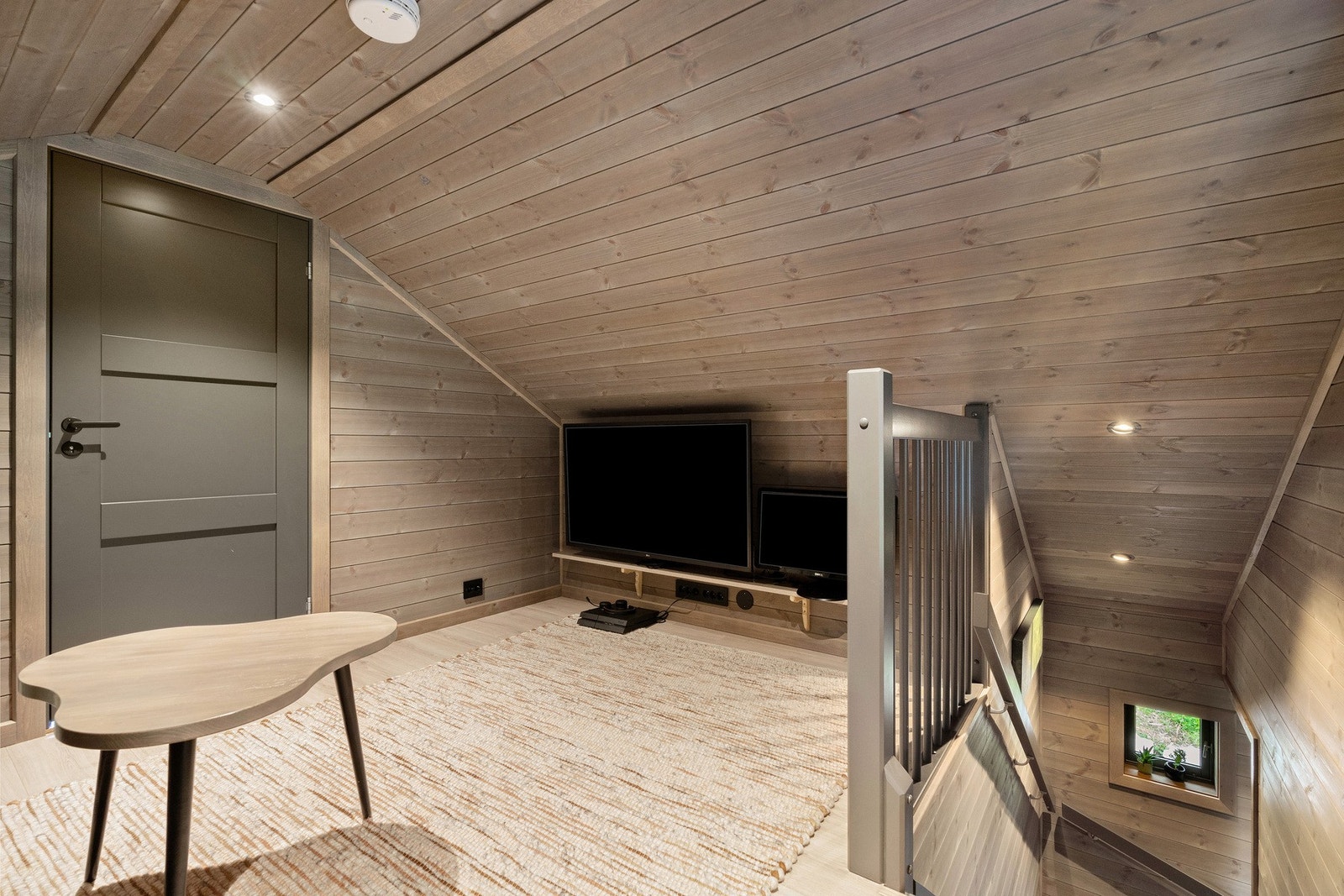 Innredet TV-stue på hems Galleribilde