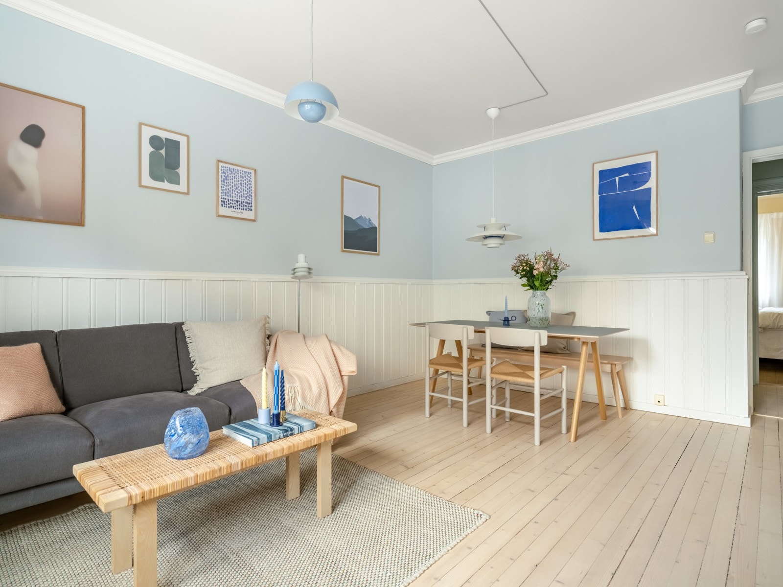 Takhøyden liker vi, den er cirka 2,64 meter her i stua. Galleribilde