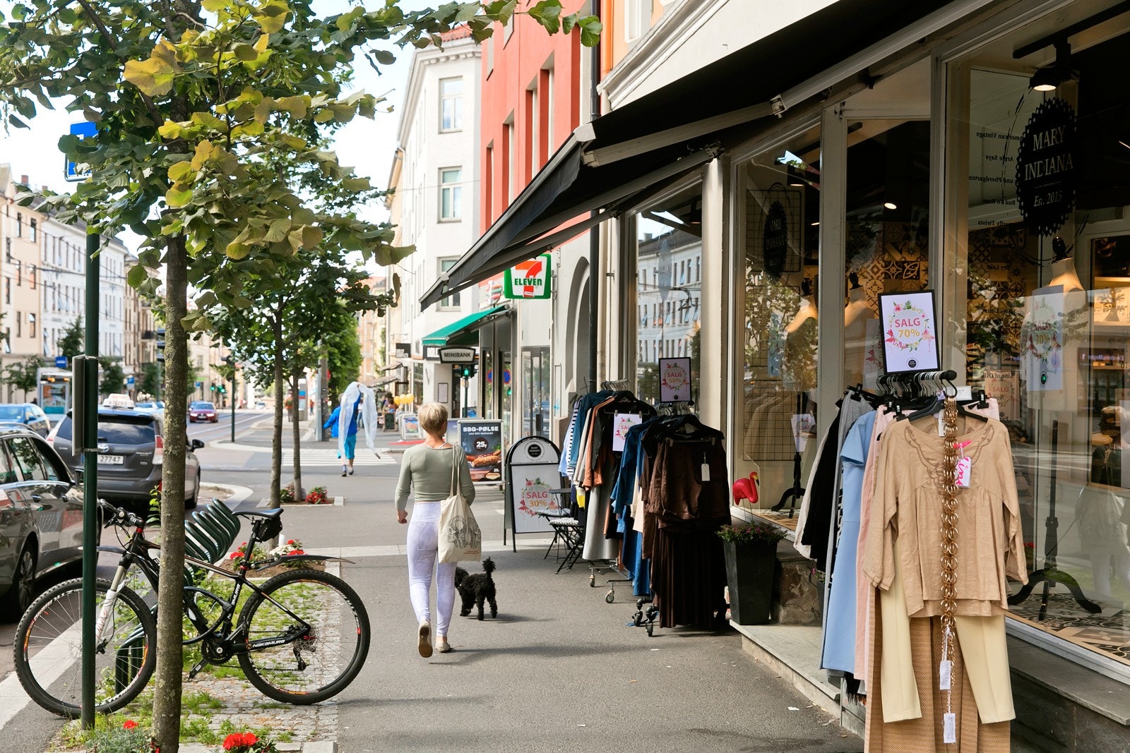 Handlegata i Vogts gate har klesbutikker, blomsterbutikk og trendy interiørbutikker - noe for enhver. Galleribilde