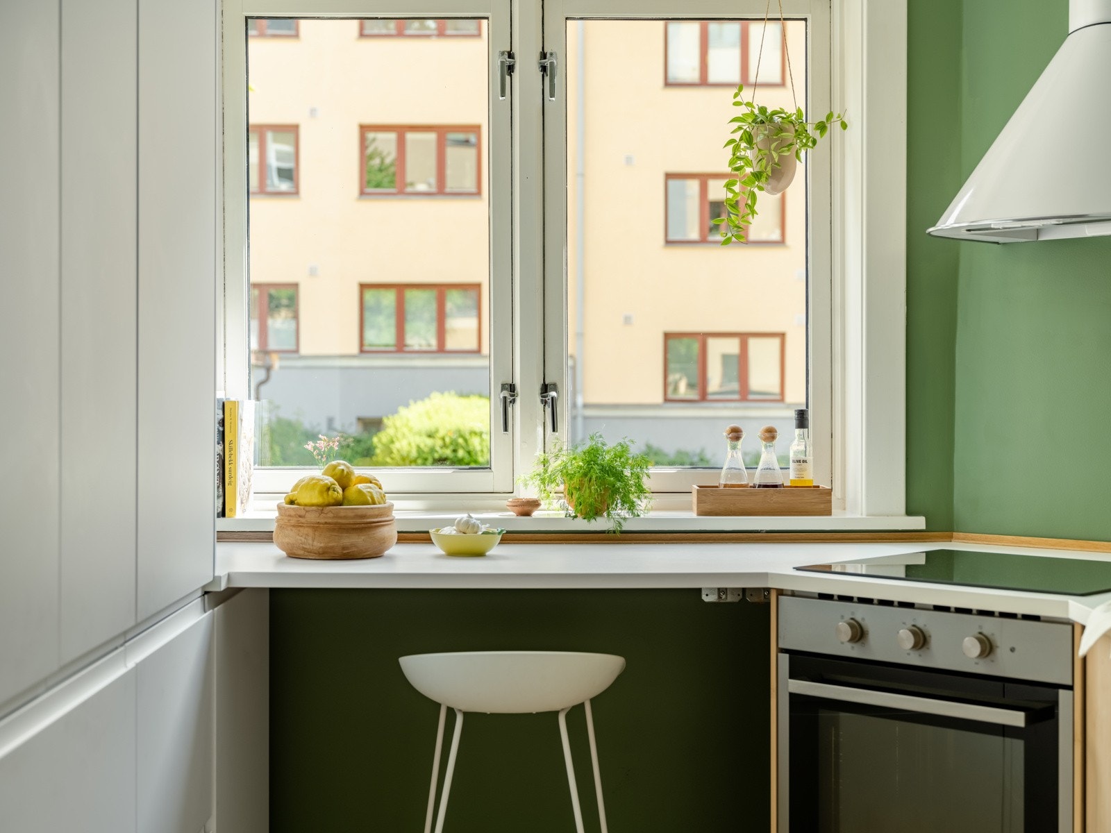 Koselig spiseplass, med utsyn mot fellesarealene. Galleribilde