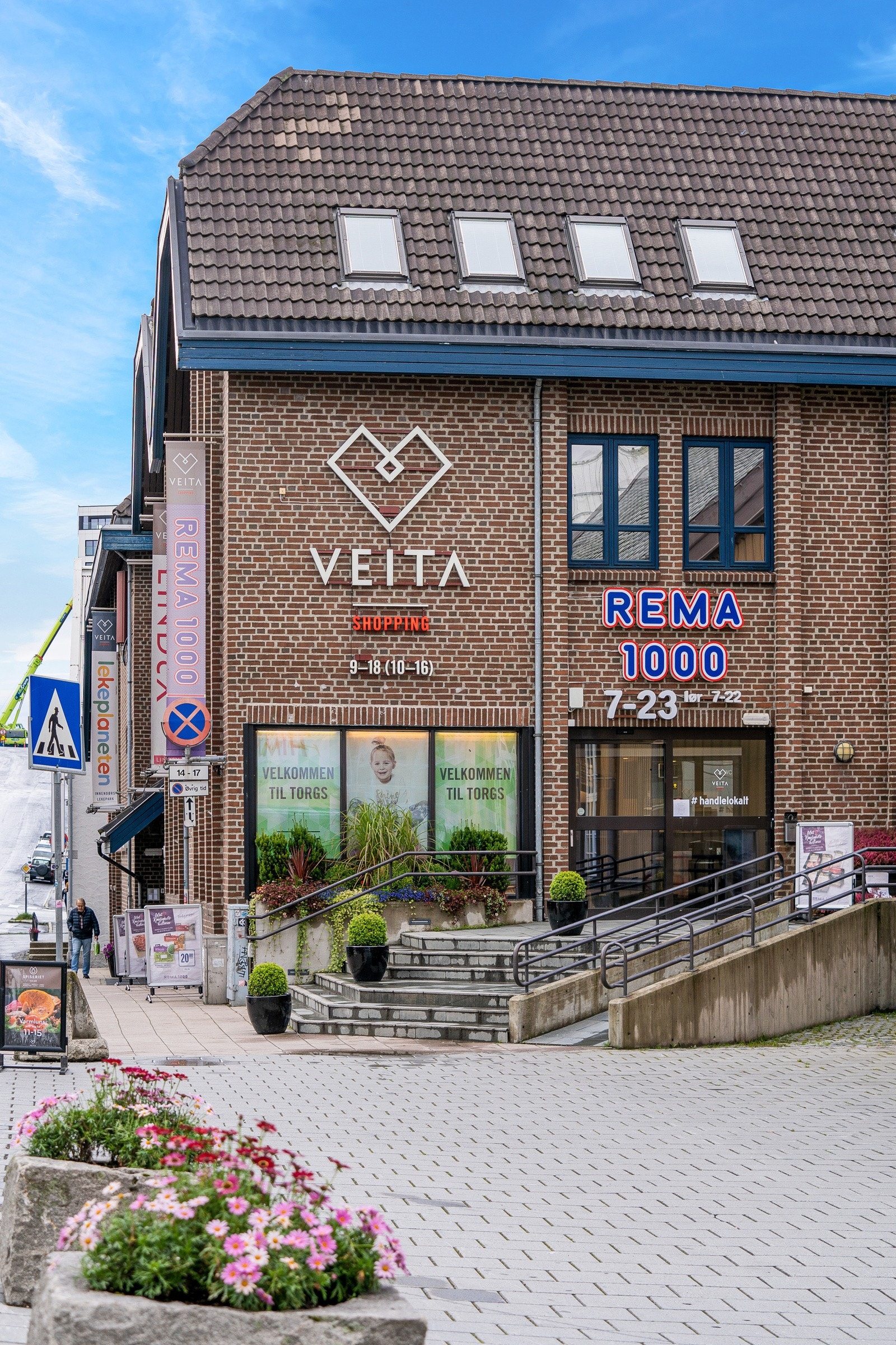 Flere dagligvarebutikker i umiddelbar nærhet fra leiligheten. Galleribilde