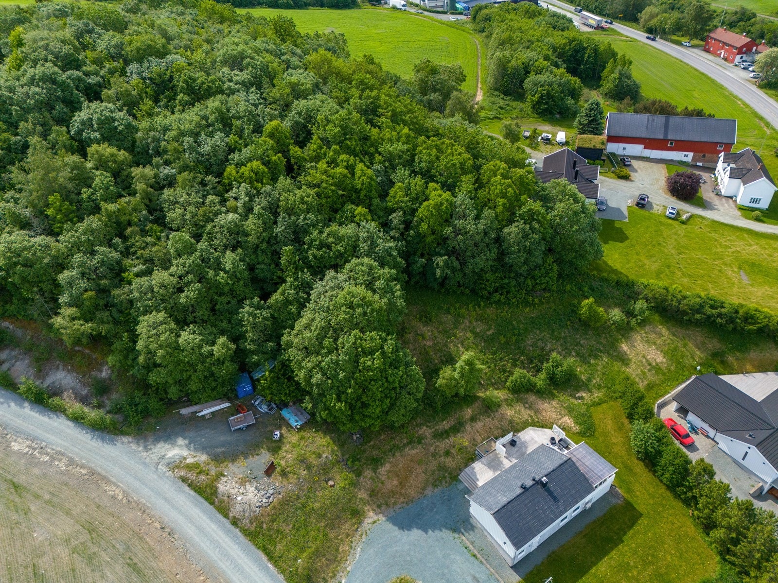 Tomt på ca. 4 250 m². Galleribilde