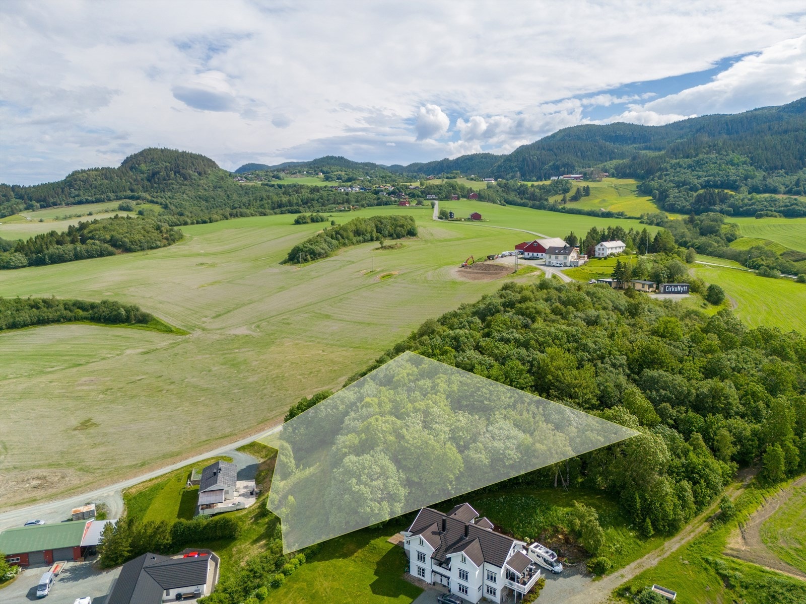 Tomt på ca. 4 250 m². Galleribilde