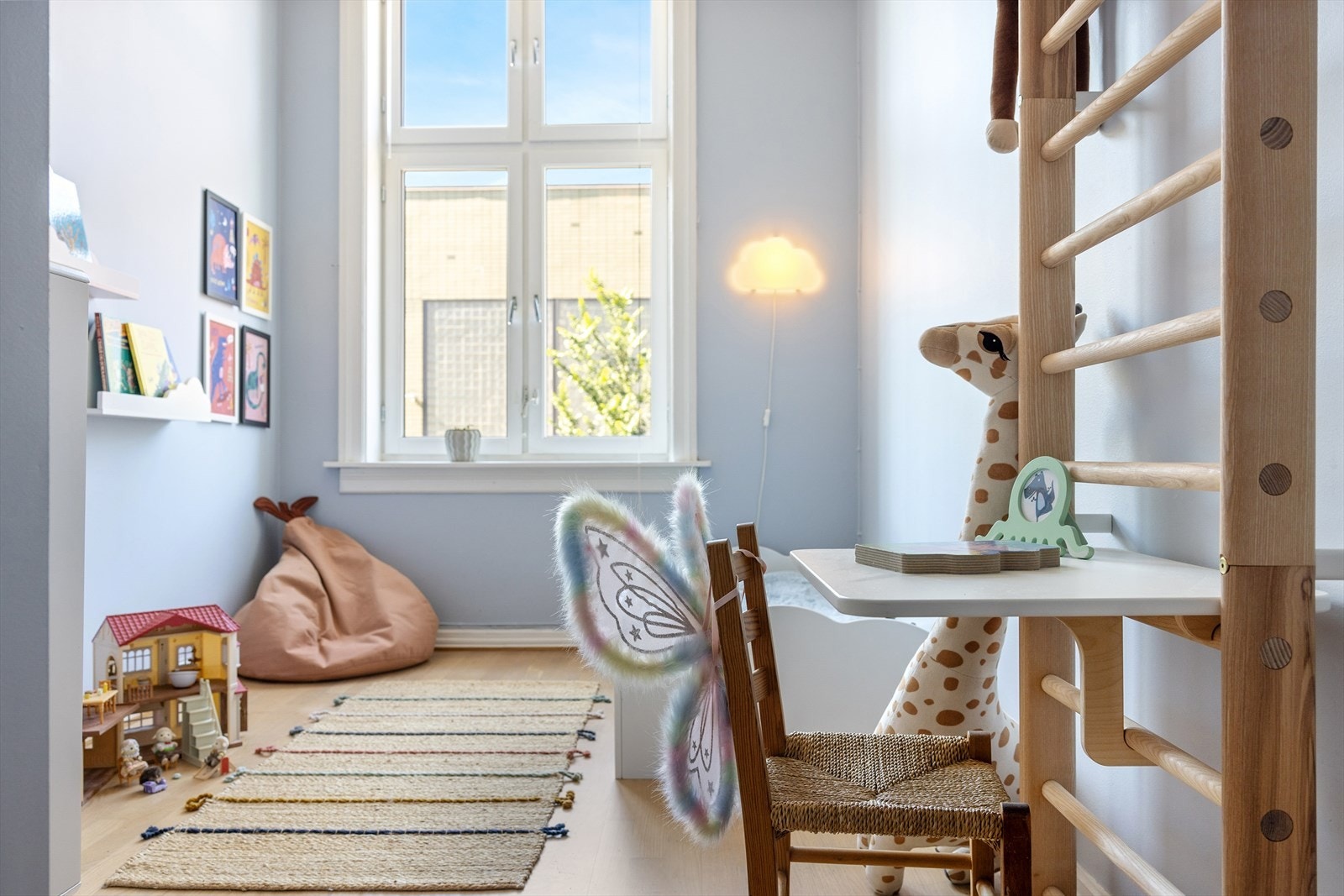 Rommet passer godt som barnerom, gjesterom eller kontor Galleribilde