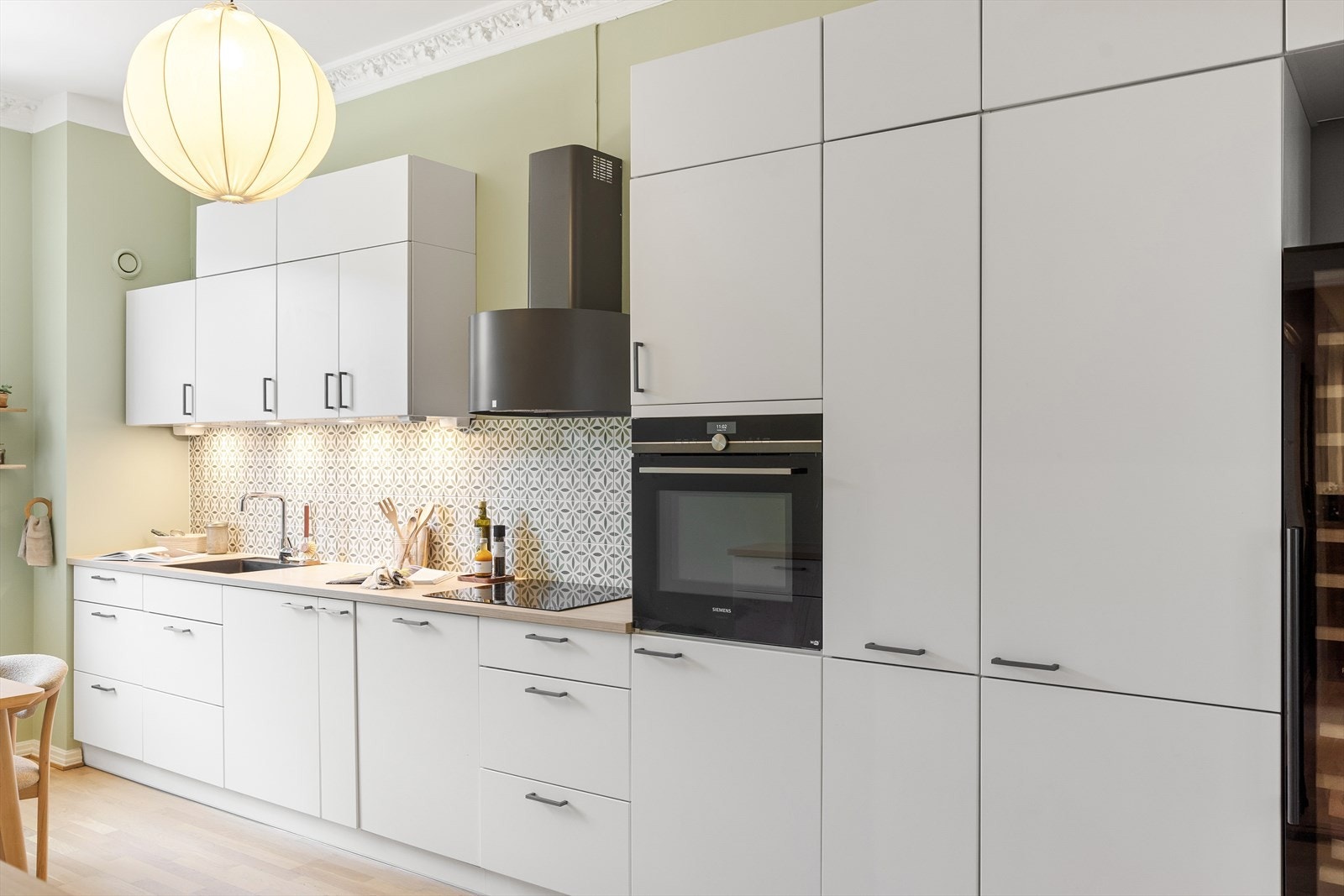 Det er godt med lagringsplass i både skap og skuffer Galleribilde