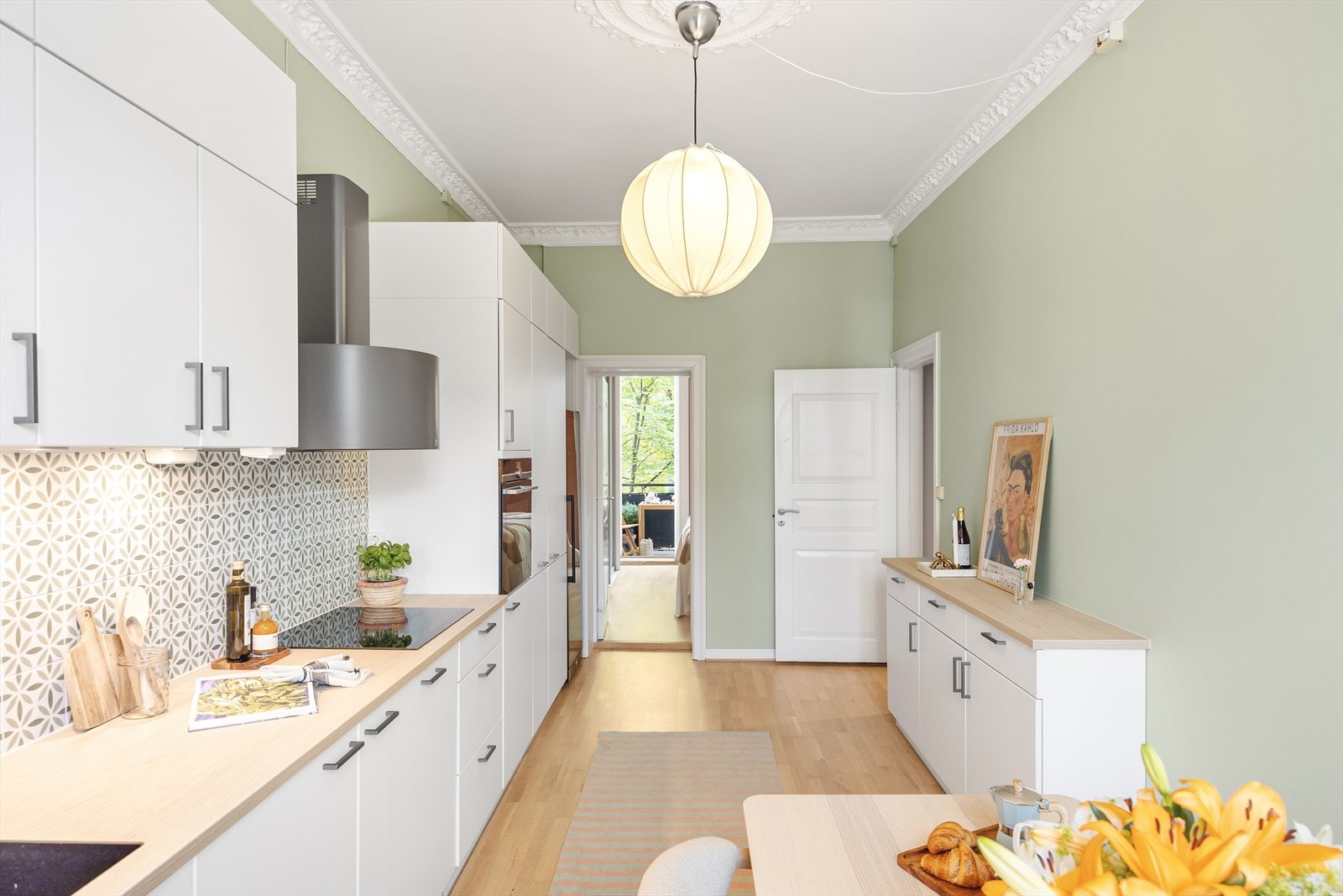 Praktisk og behagelig med separat kjøkken for flere oppholdsrom. Galleribilde