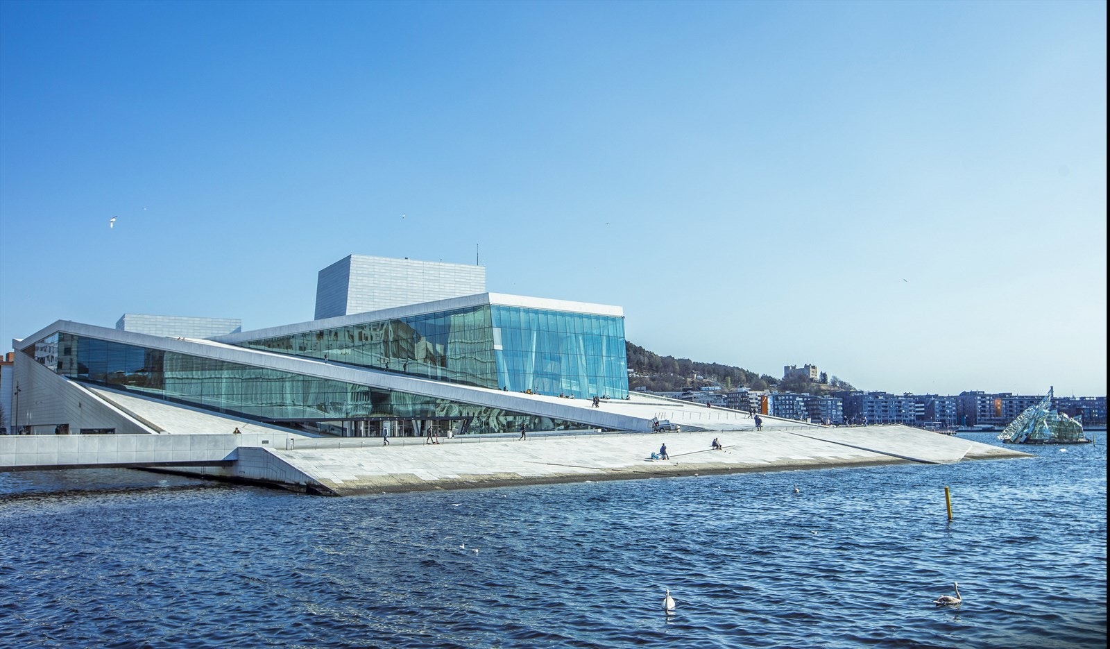 Områdebilde - Bjørvika ligger også godt innen rask gangavstand og her du kan besøke badebrygge, Operahuset, Deichman bibliotek og Munch-museet Galleribilde