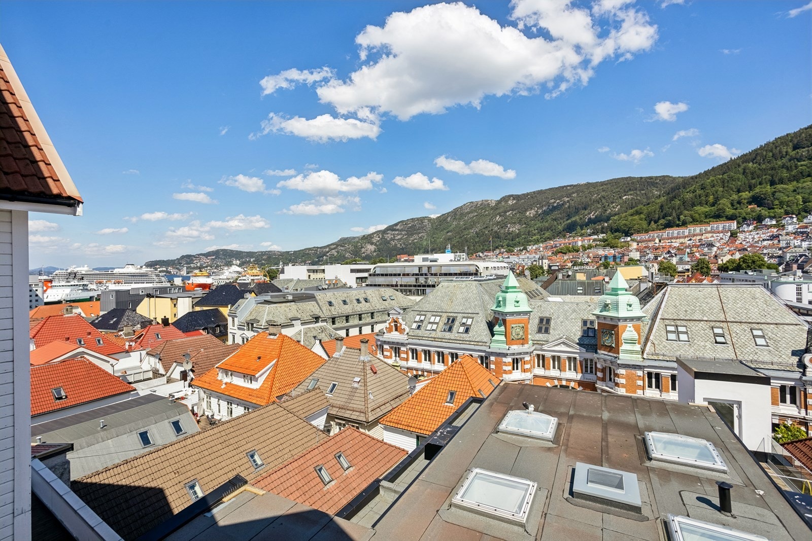 Utsikten strekker seg fra Sandviksfjellet til Ulriken Galleribilde
