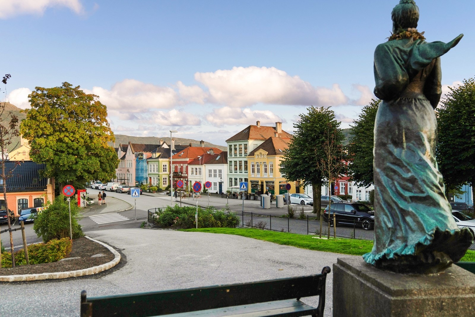 Klosteret med flere koselige kafeer ligger parallelt med Lille Markeveien. Galleribilde