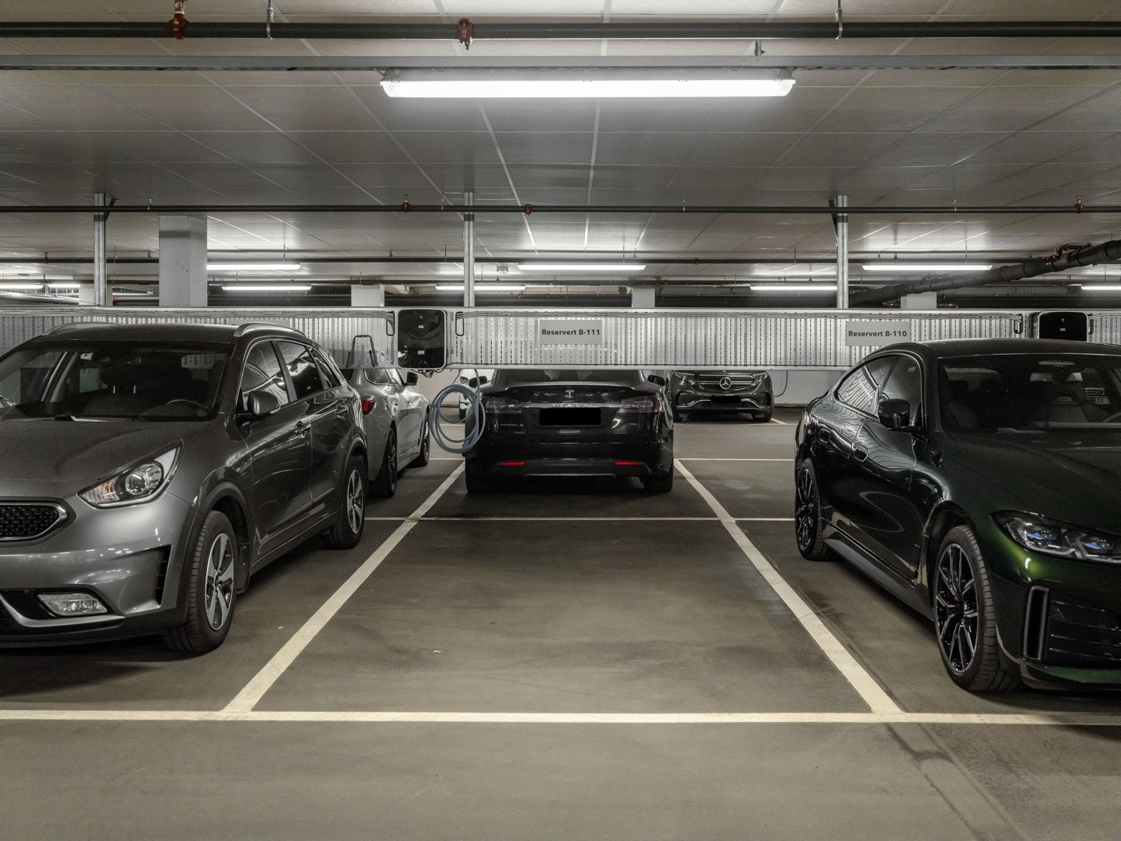 Det følger med garasjeplass med elbil-lading og heisadkomst. Galleribilde