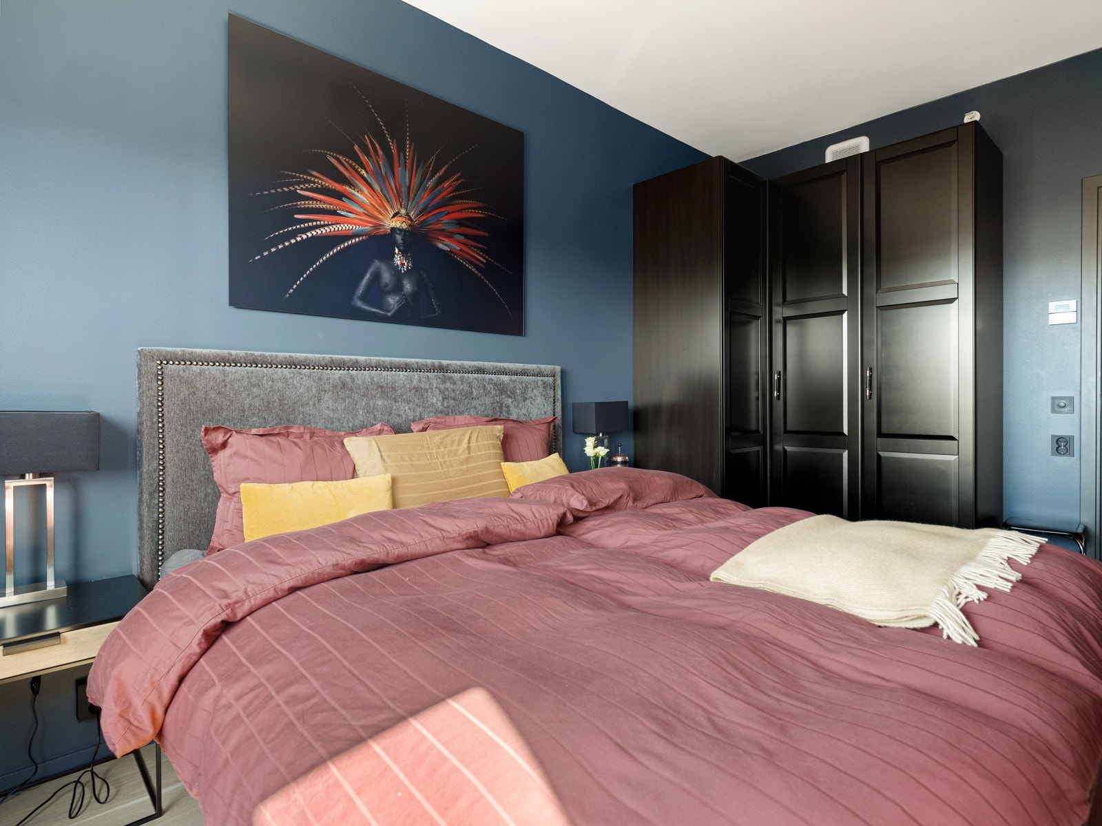 Stort hjørnegarderobesskap medfølger. Galleribilde