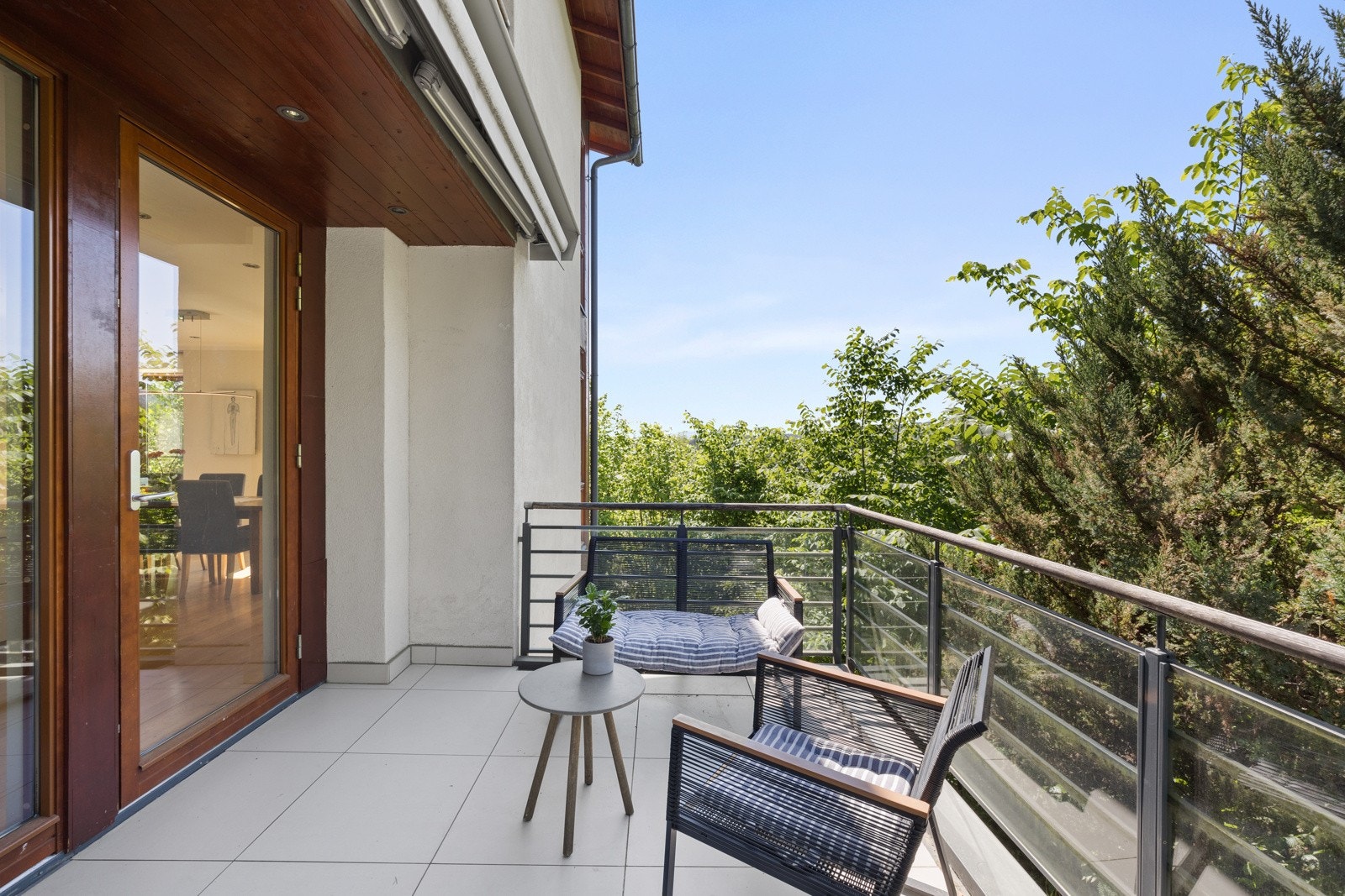 Flott terrasse med utgang kjøkken-/ stue Galleribilde