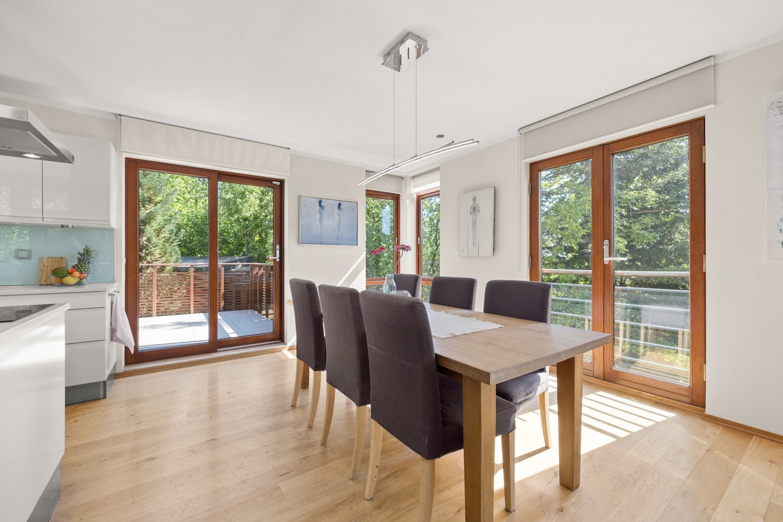 Inviter familie og venner til et hyggelig middagsselskap! Galleribilde