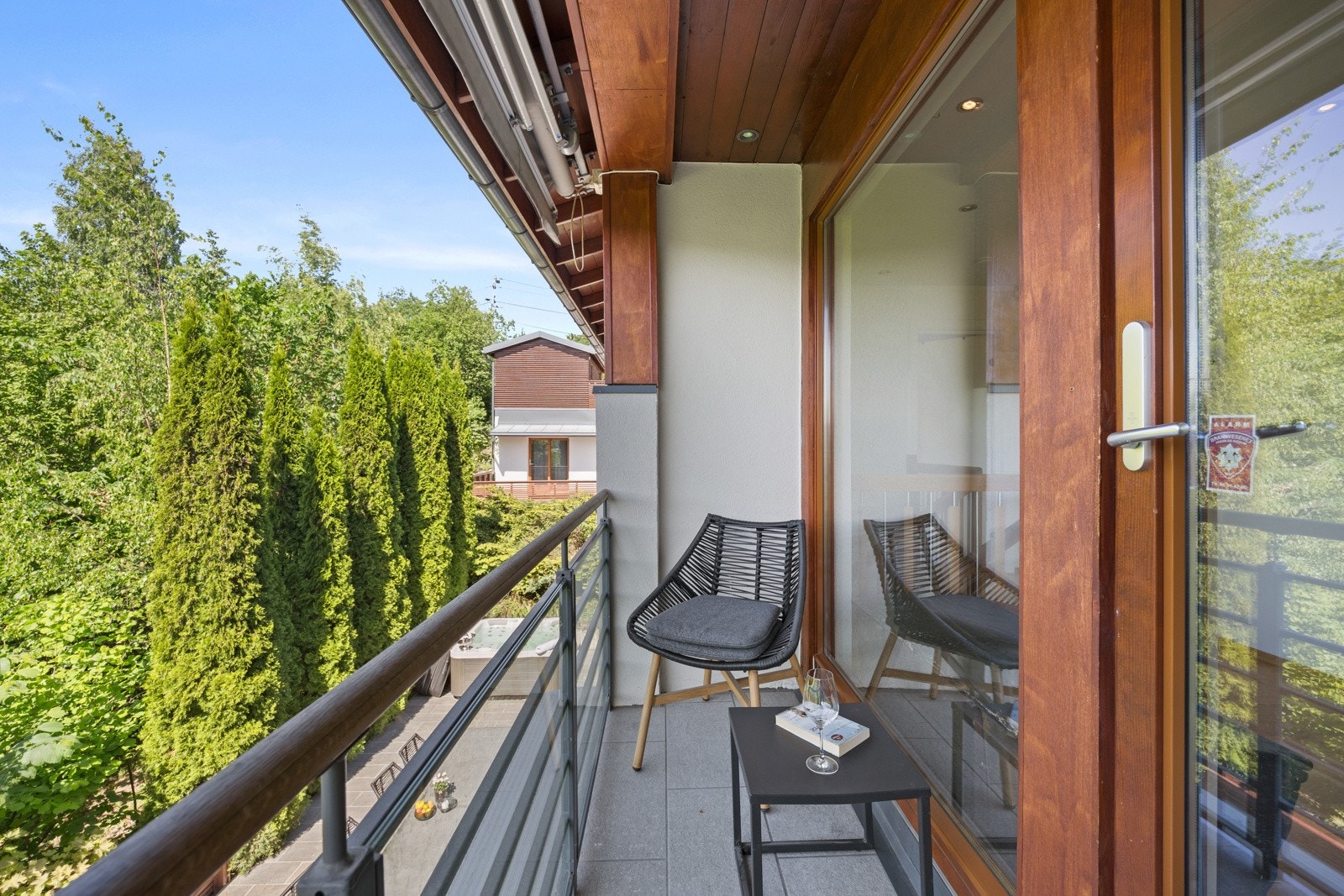 Fra gang i 2. etg. er det utgang til veranda Galleribilde