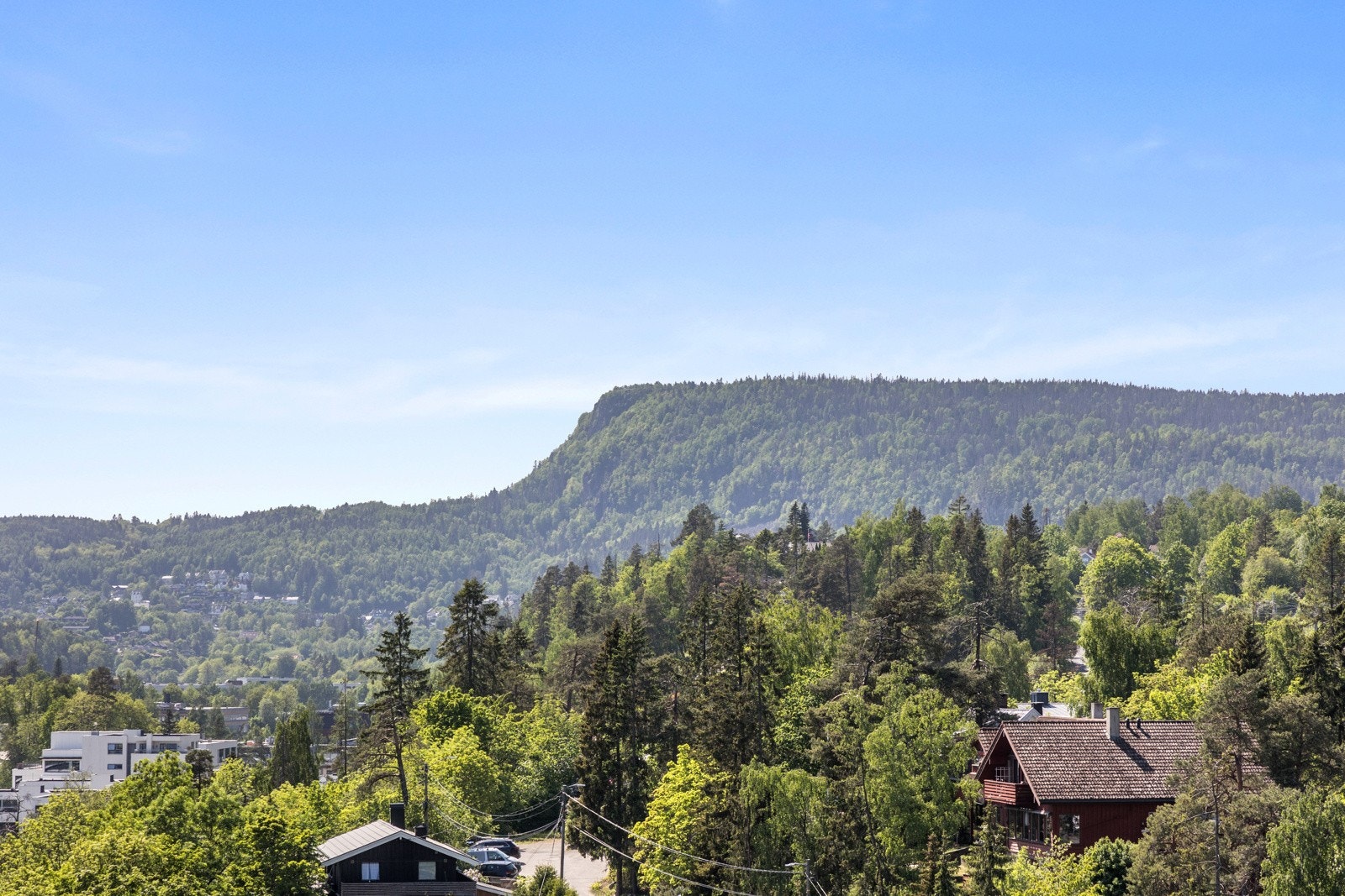 Utsikt mot nærområde (Skaugumsåen zoomet inn) Galleribilde