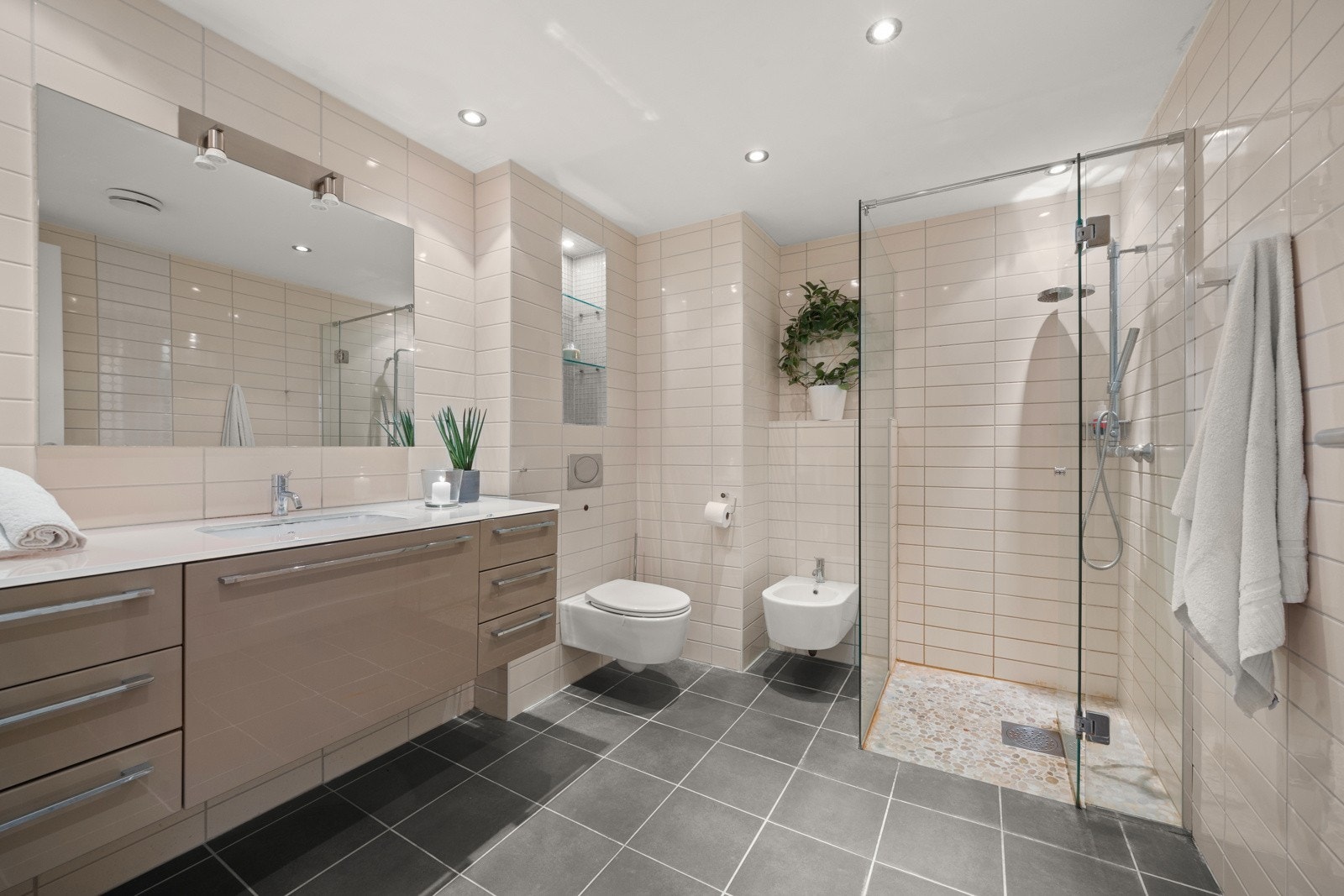 Flott bad i kjelleretasjen Galleribilde