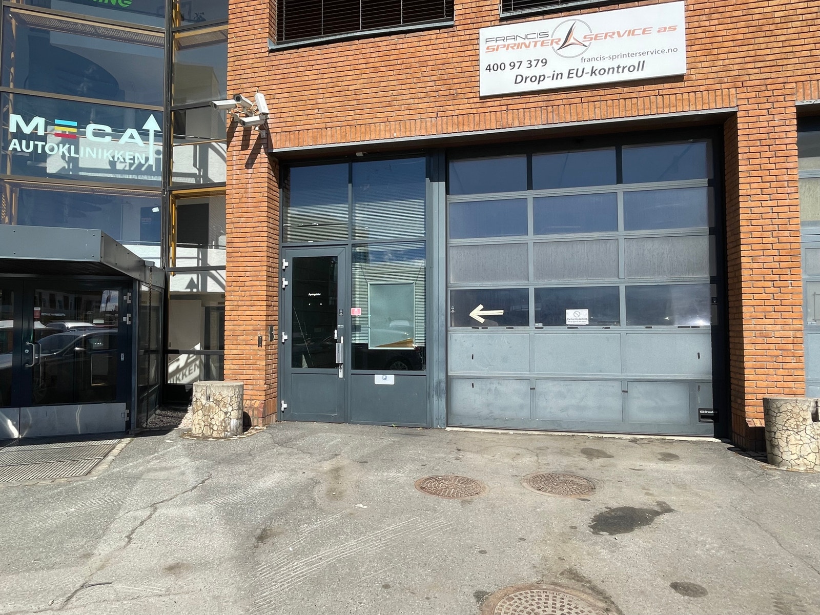 Kjøreport inn i lokalet. Galleribilde