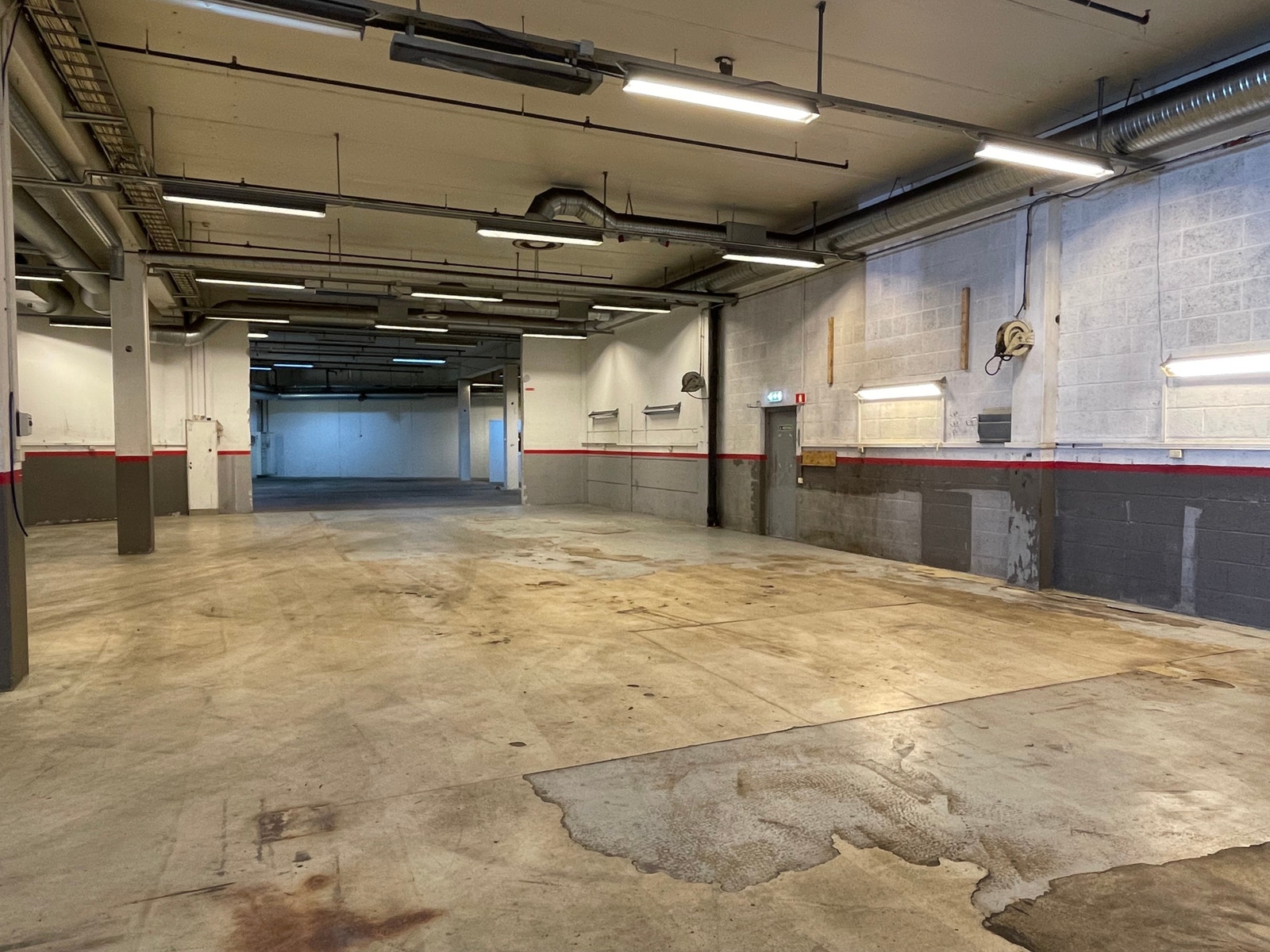 Lokalene er også utstyrt med vann, trykkluft, 400 volt uttak m.m. Galleribilde