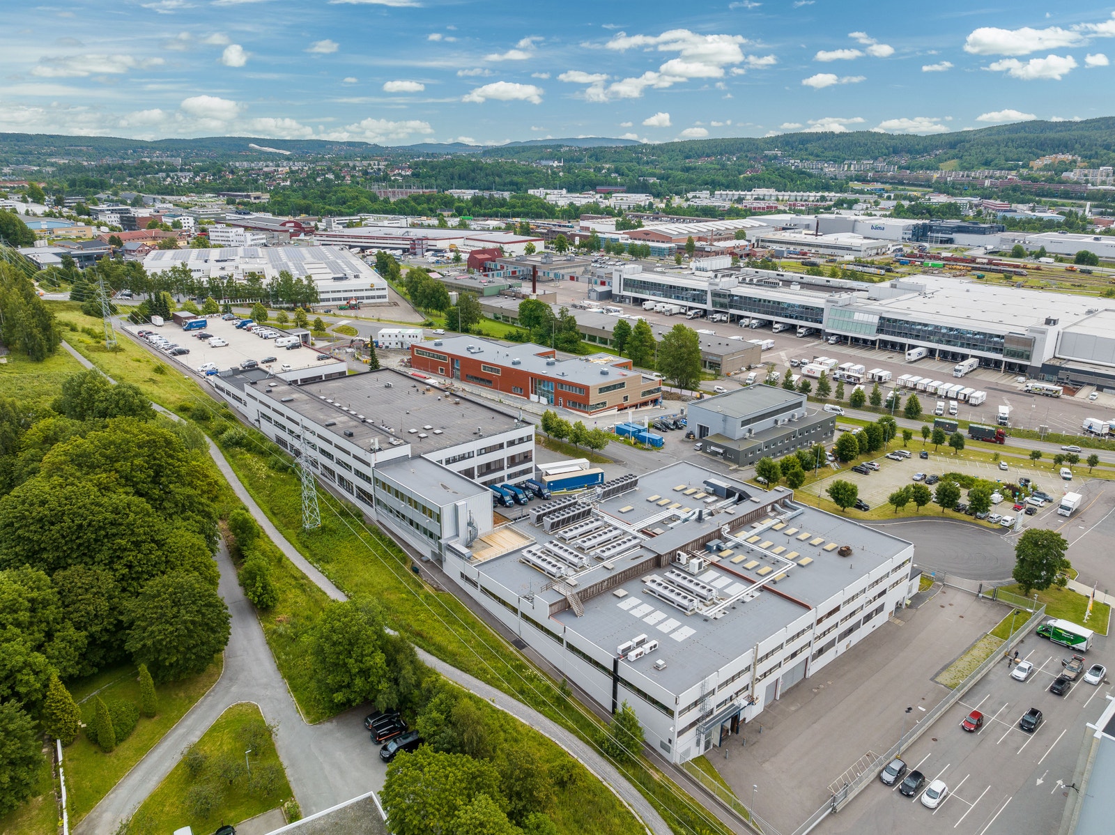 Groruddalen er å betrakte som det mest sentrale lager- og kombinasjonsområdet i Osloregionen. Fra eiendommen er det kort vei til Alnaterminalen. Galleribilde