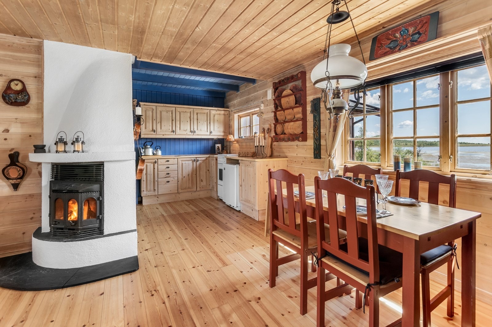 Interiør fra hytten Galleribilde