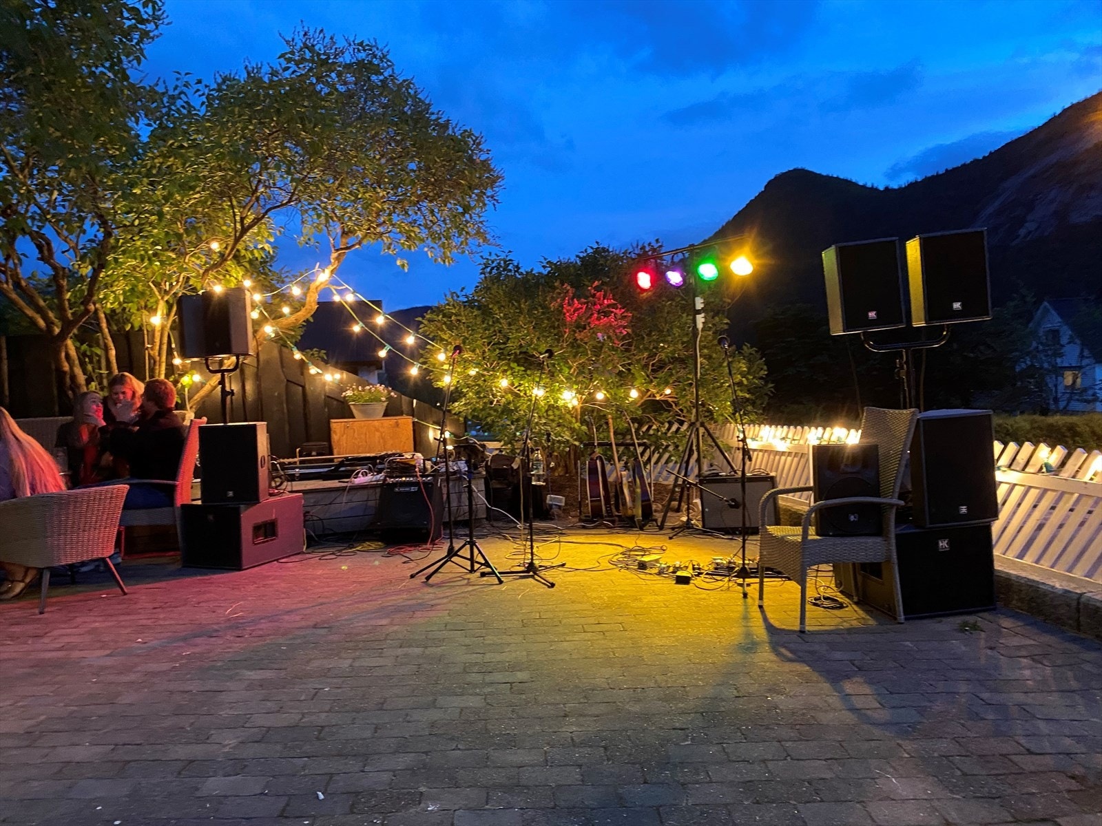 Bakgård Galleribilde