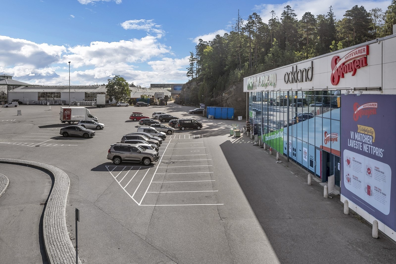 Det er gratis kundeparkering rett utenfor døren Galleribilde