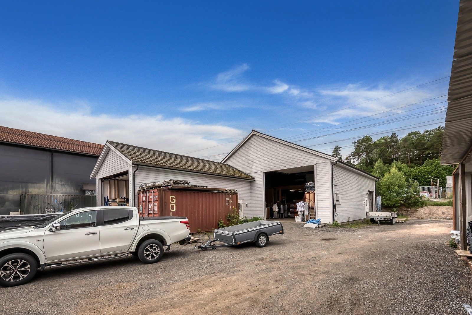 Lagerbygg 2 har 3 kjøreporter 2 mot øst og en fra nordsiden av bygget Galleribilde