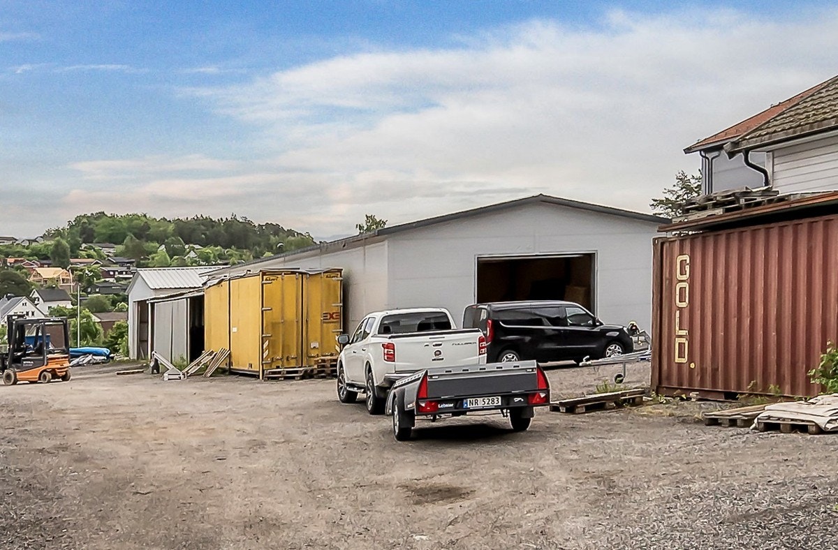 Lagerbygg 3 - adkomst via kjøreport mot vest Galleribilde