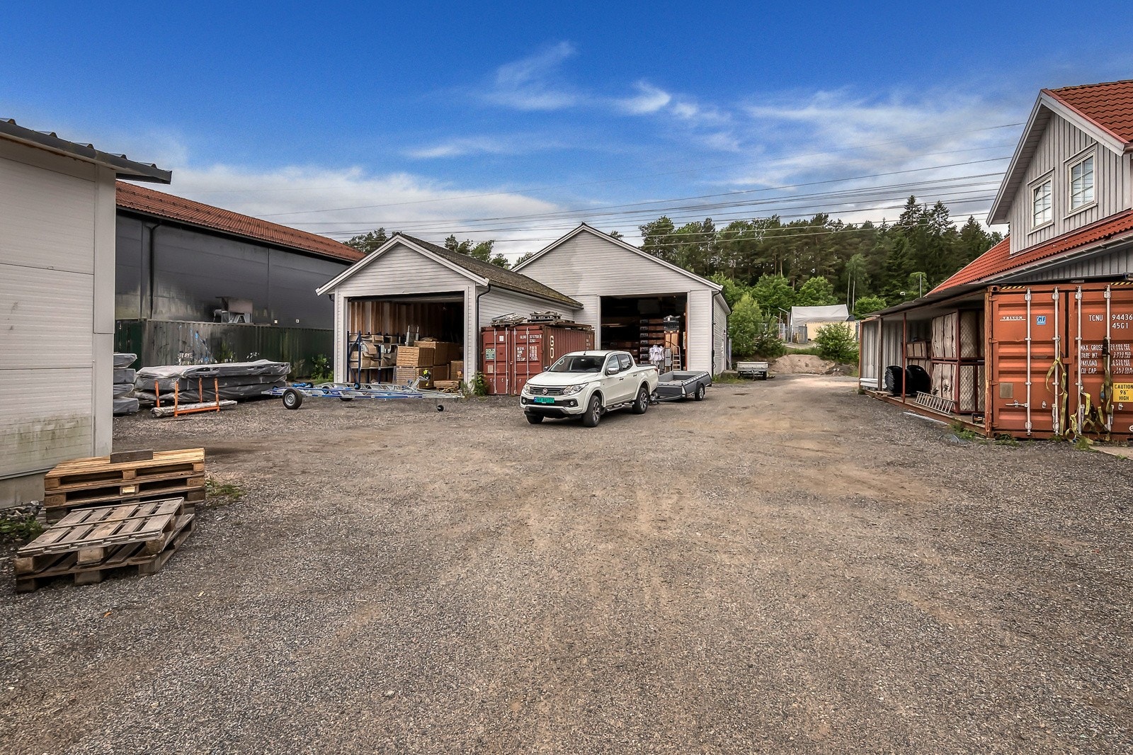 Fra gårdsplassen Galleribilde