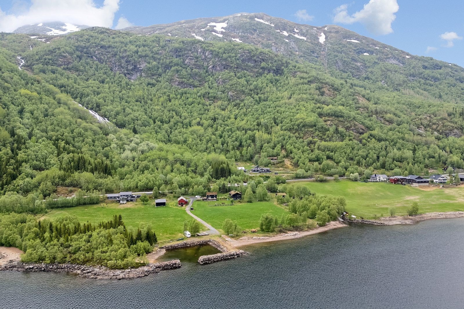 Velkommen til Flatland gård ved Totak på Rauland. Se video ved å trykke på videosymbol under bildene! Galleribilde