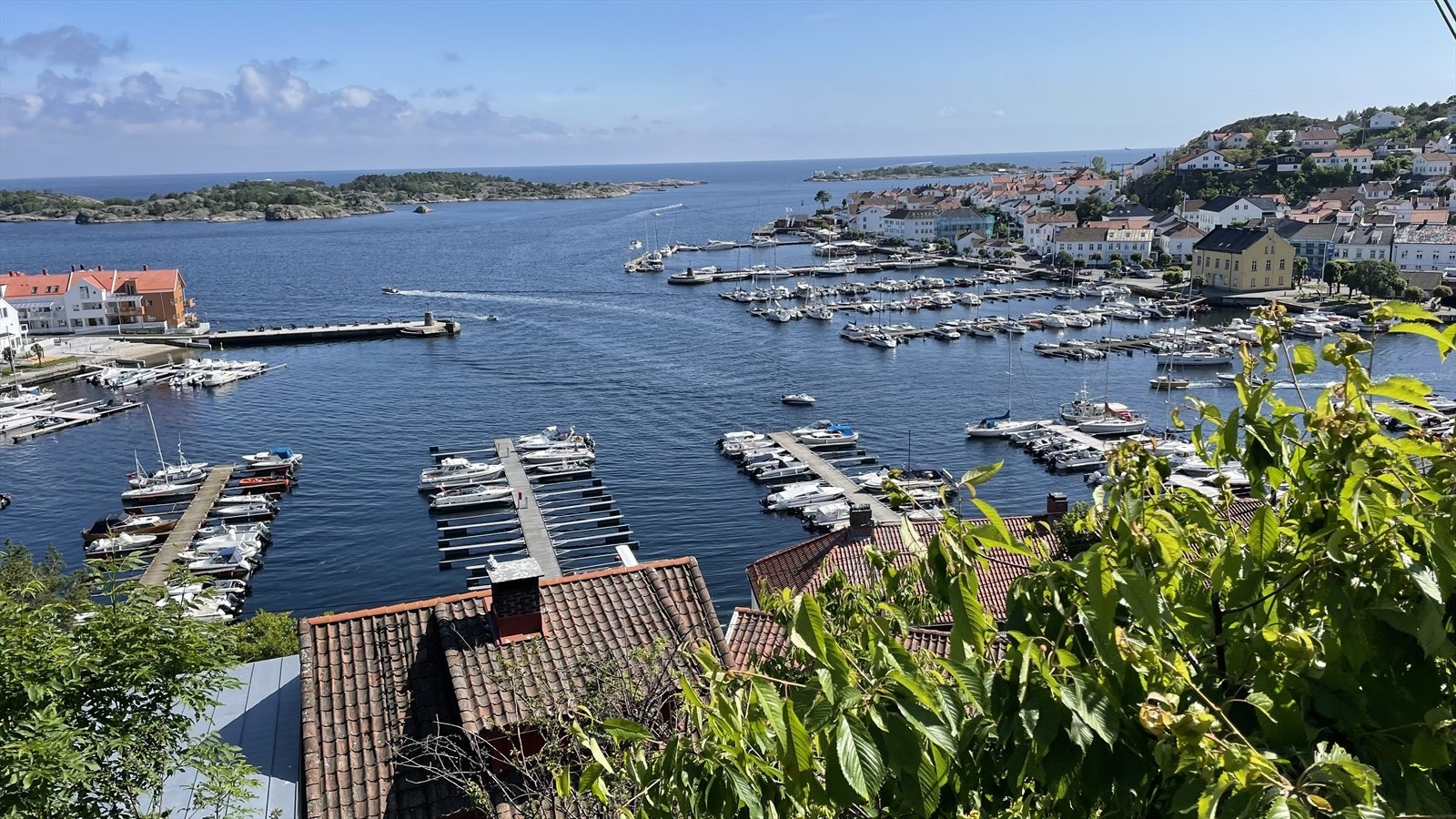 Hotellet har en meget god og sjønær beliggenhet midt i Risør sentrum Galleribilde