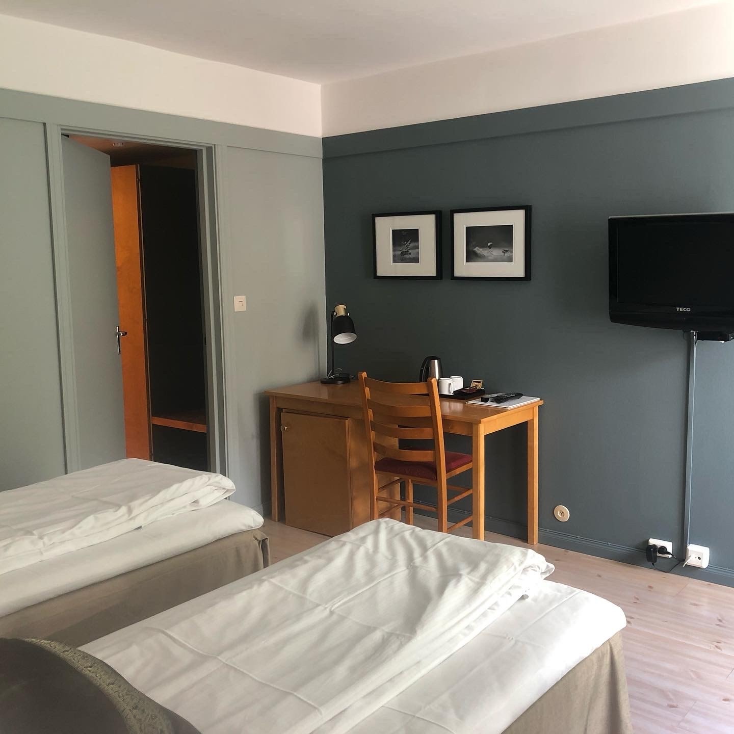 Hotellrom. Galleribilde