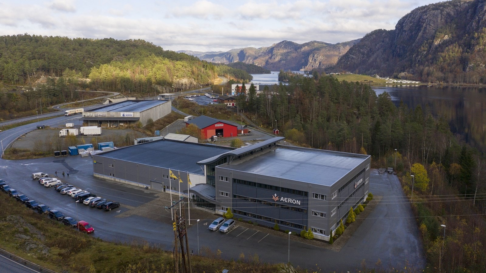 Enkel adkomst og god parkering. Perfekt for bedrifter i vekst. Galleribilde